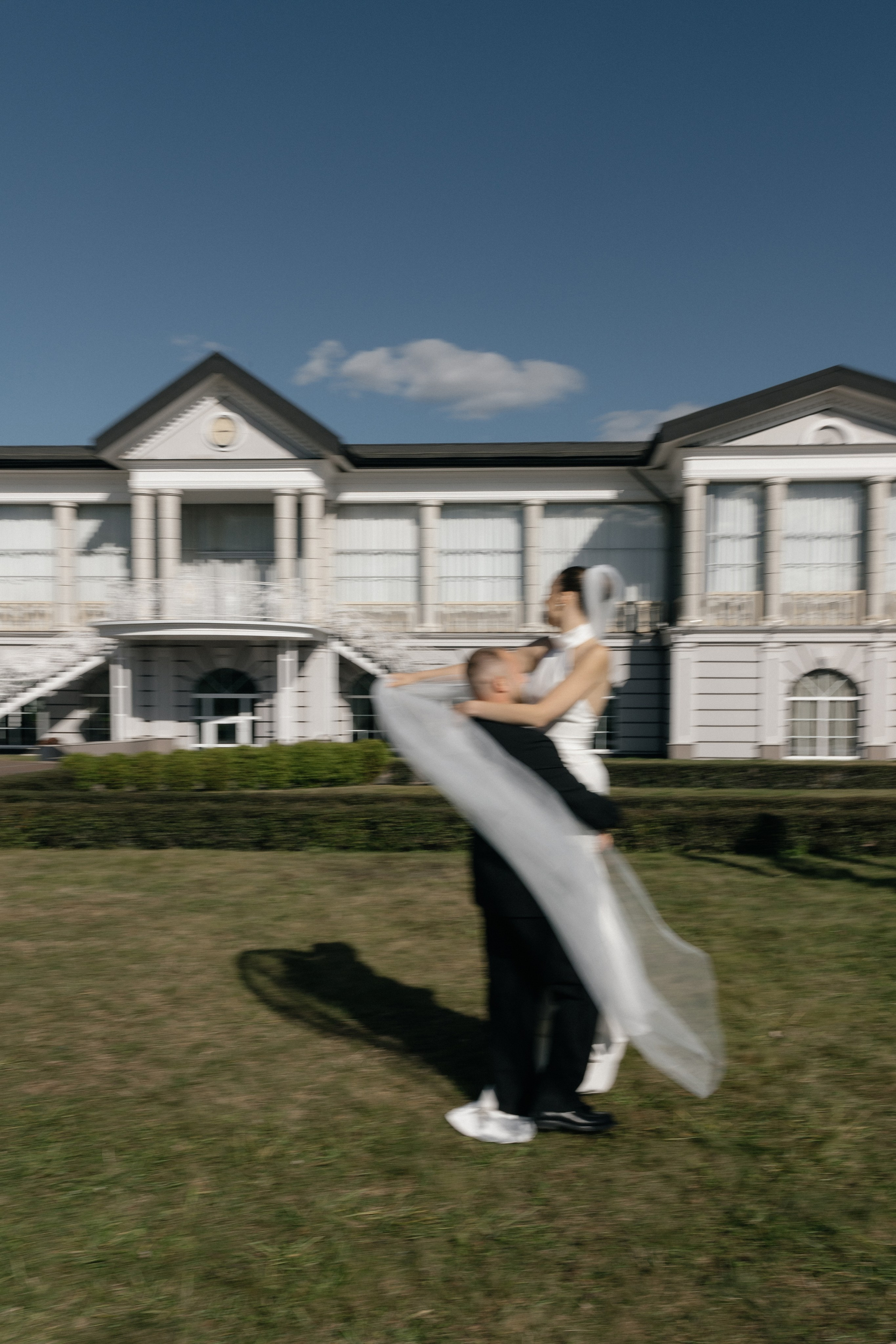 Wedding day in VERSAL PARK. Wedding PHOTOGRAPHER Andrew Vnukov