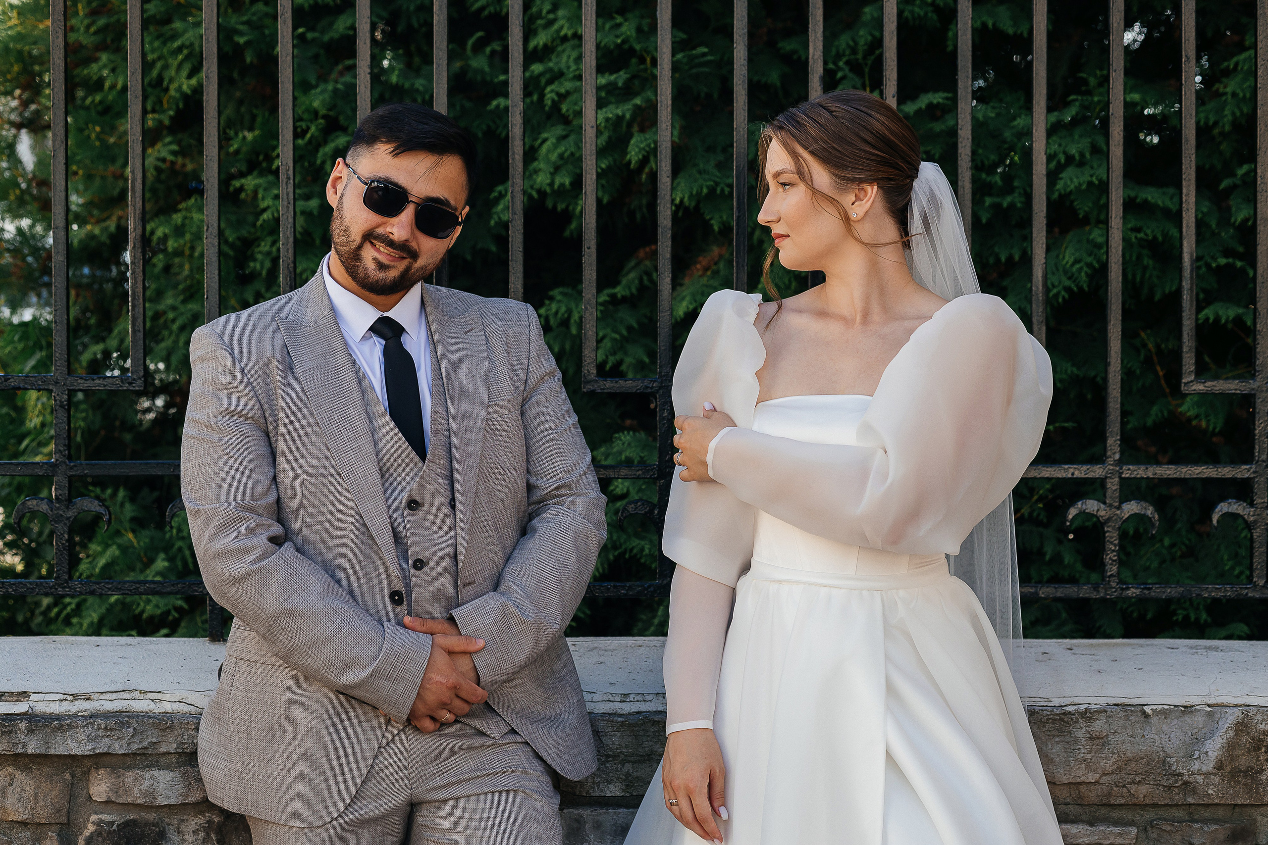 Свадебная фотосессия пары в номере отеля. Олег Сверчков | Свадебный фотограф Вологда