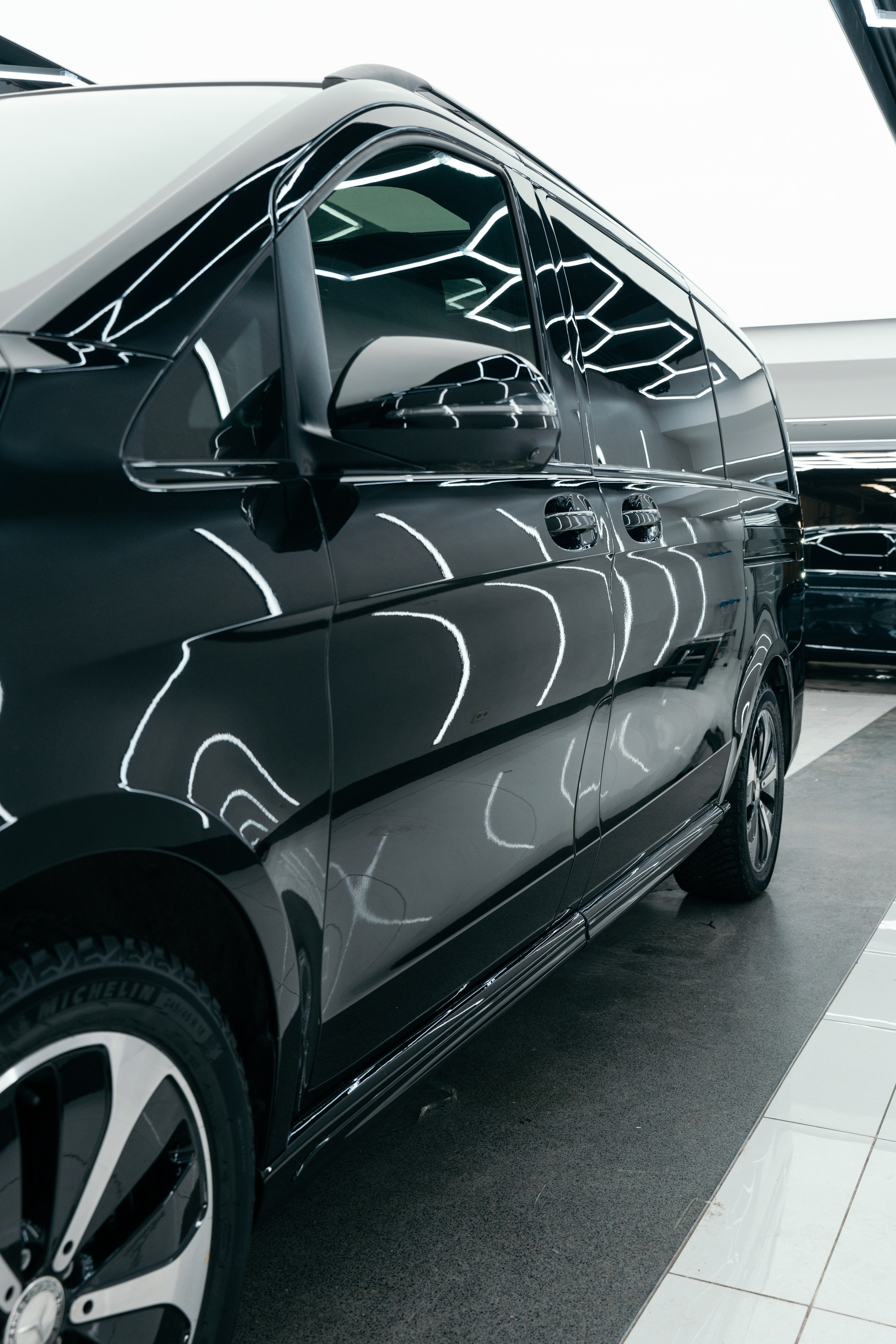 Triumph Car Services. Photographer based in moscow Peter Tchana