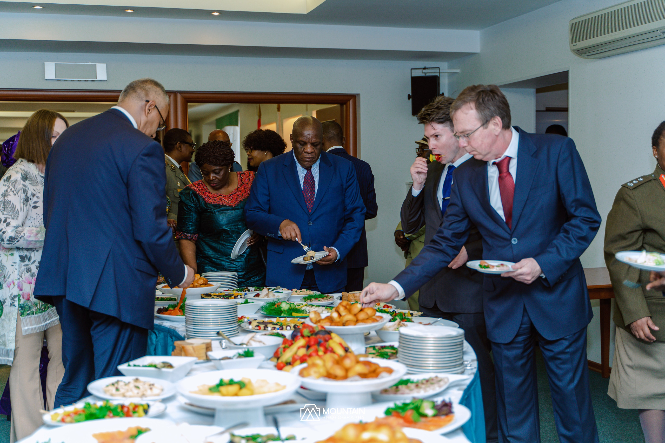 Burundi Indepence Celebration. Photographer based in moscow Peter Tchana