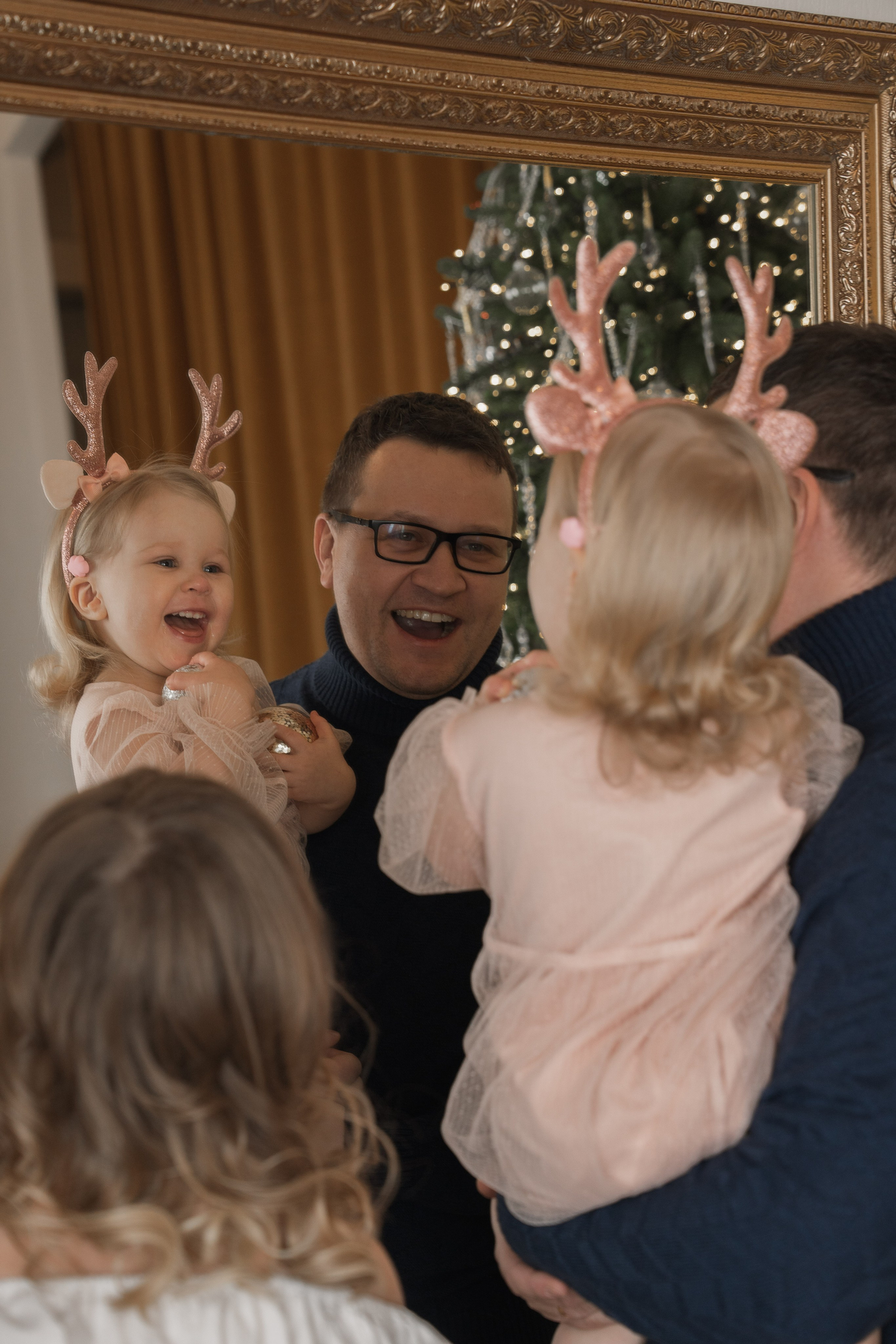 Новогодняя фотосессия большой семьи в студии. Семейный фотограф Екатеринбург Татьяна Девятых