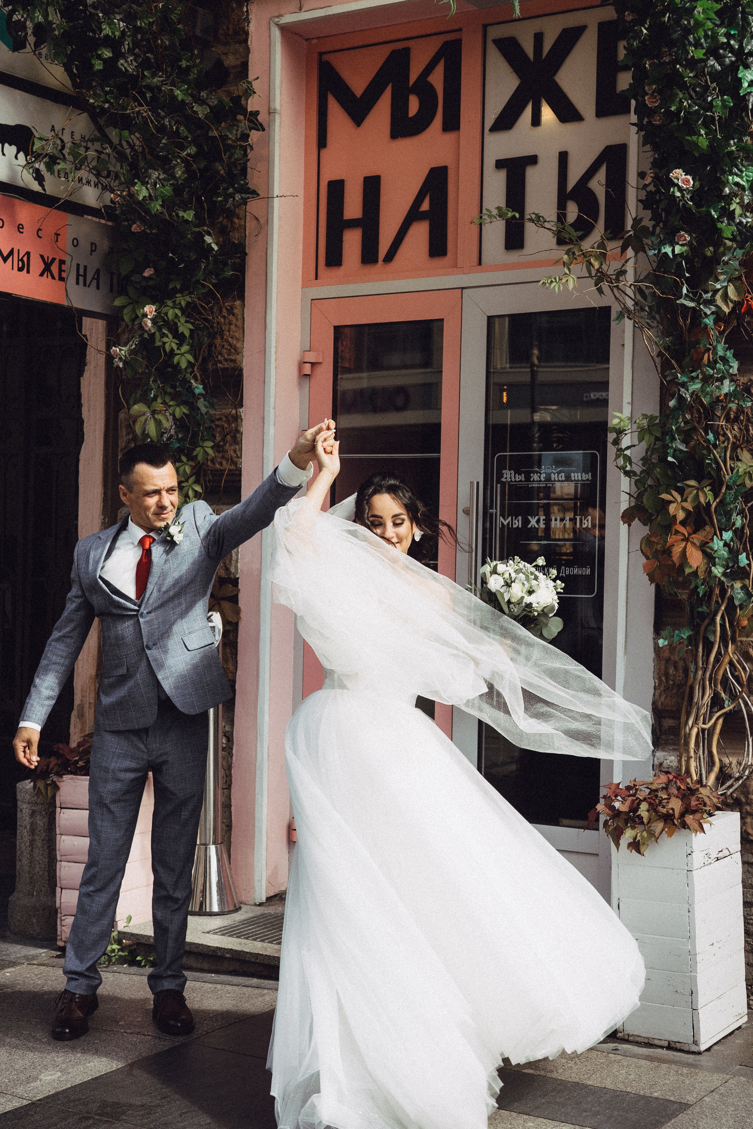 СВАДЕБНАЯ ПРОГУЛКА РЕСТОРАН МЫ ЖЕ НА ТЫ И ФОТОСЕССИИЯ С АВТОМОБИЛЕМ. Профессиональный фотограф, Санкт-Петербург — Виктория Богомолова