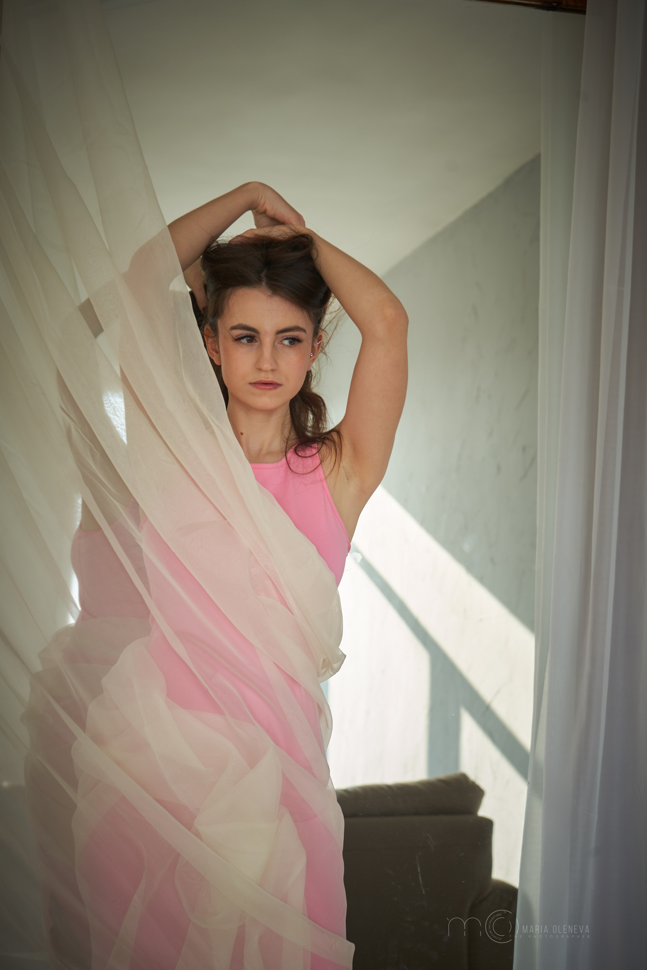 Настя в цветах. Фотограф Мария Оленева