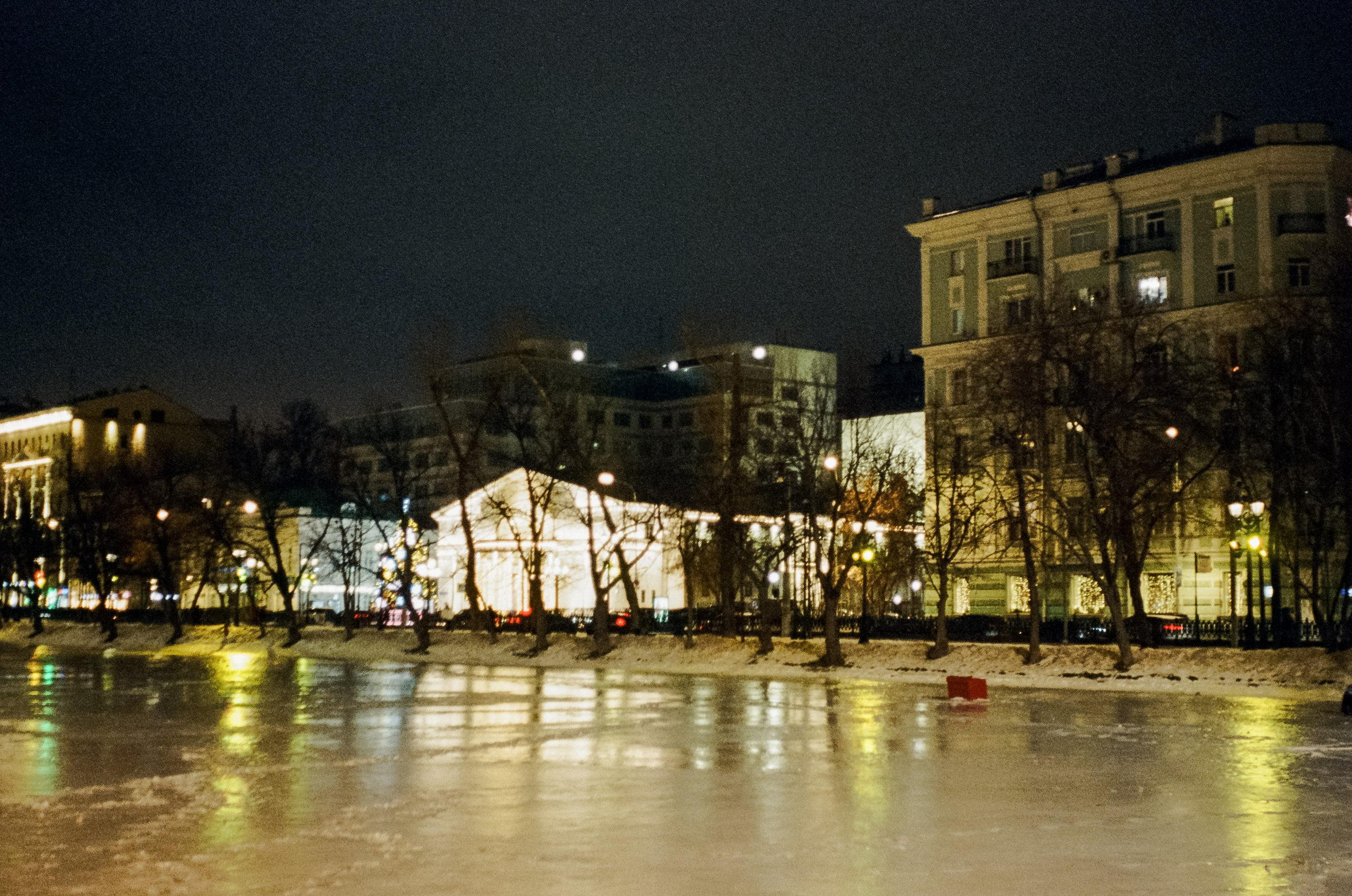 Zeiss Ikon Contessa — Zeiss-Opton Tessar T 45 mm f/2.8 / Wonder 500T (Kodak Vision 3 500T) @ISO 800