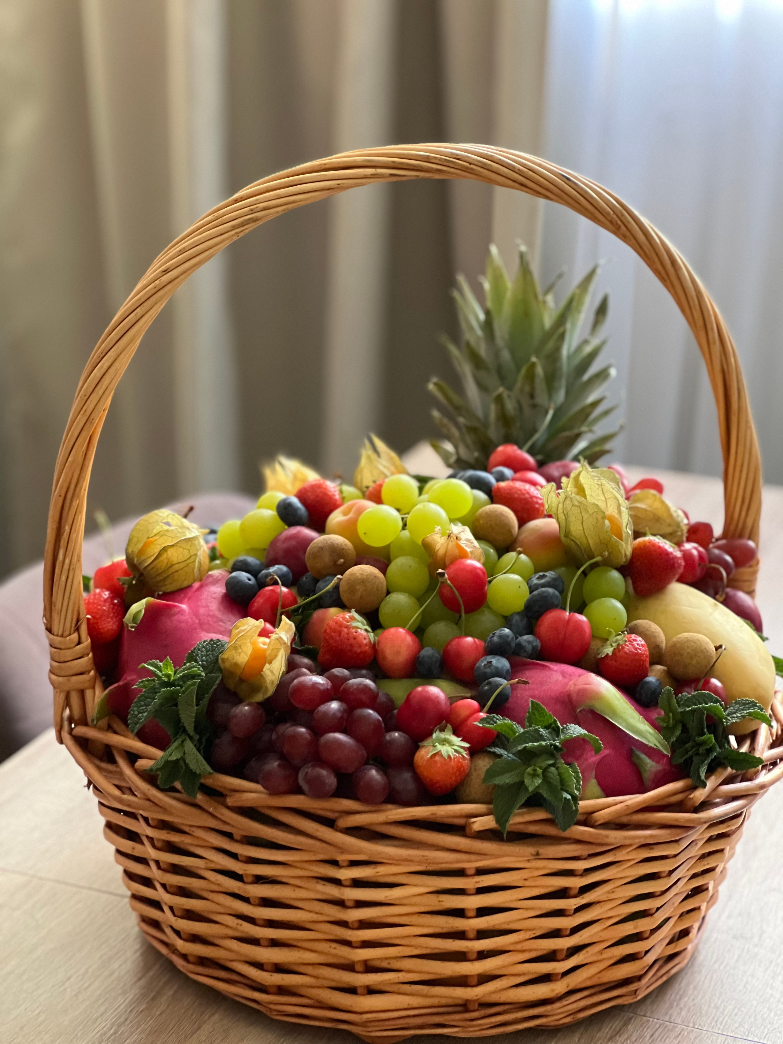 Корзины. Выездной кейтеринг, съедобные букеты, торты и сладости на заказ