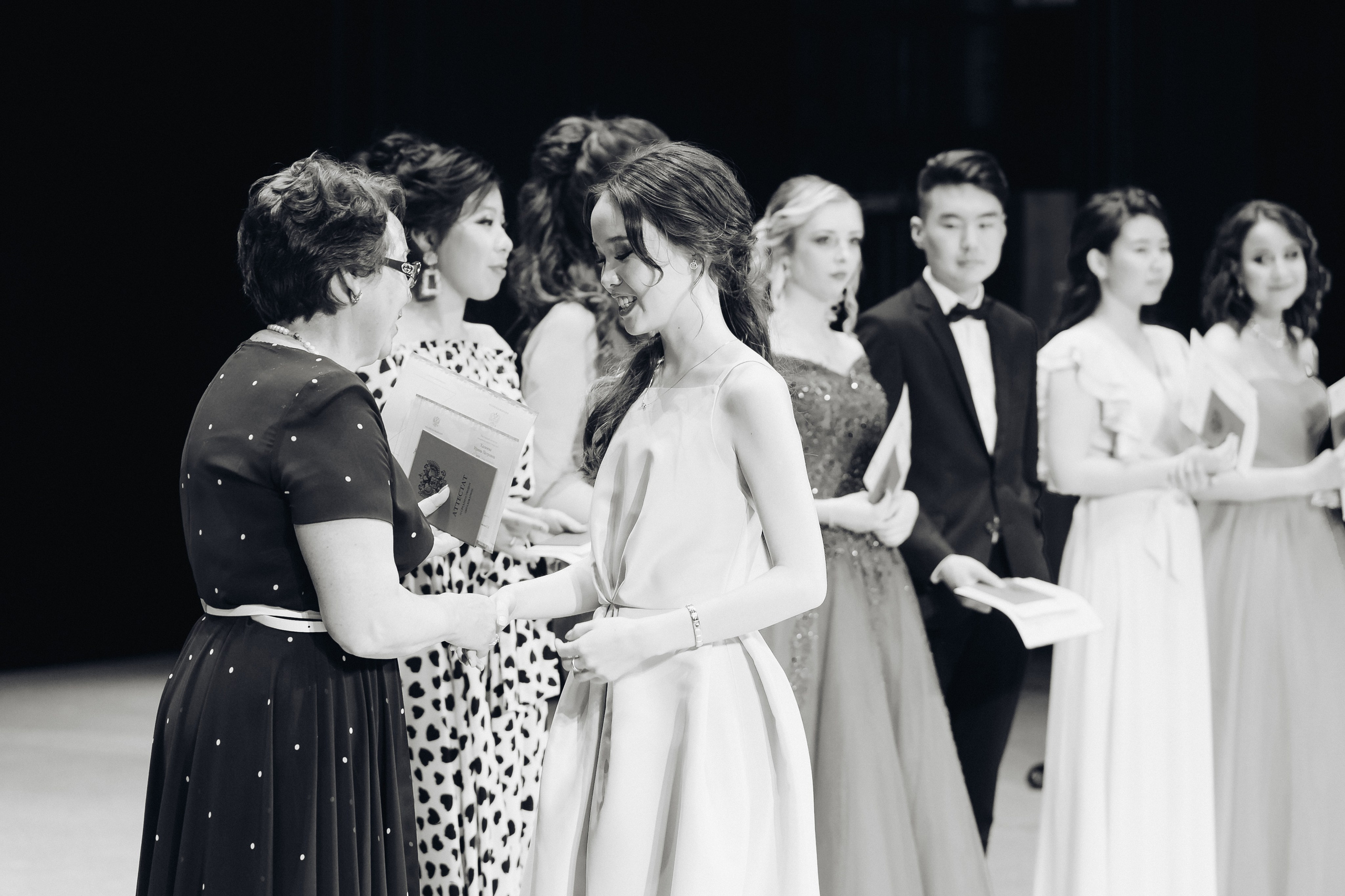 Вручение аттестатов 14 Гимназия. Свадебный и семейный фотограф в Улан-Удэ