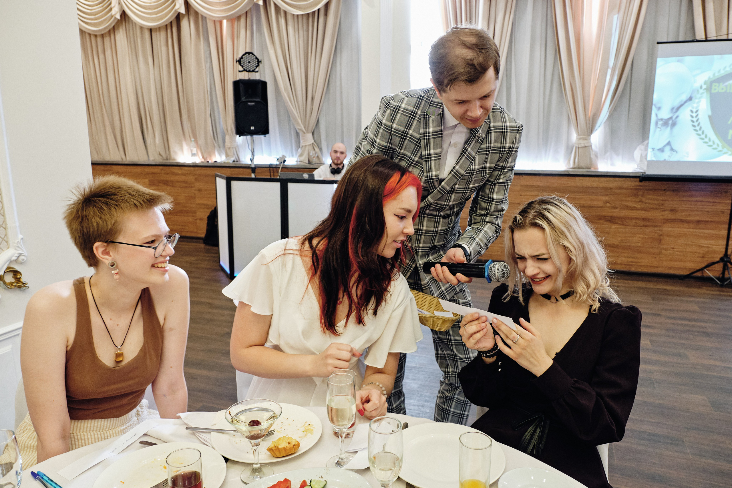 Фотограф на выпускной в СПб. Семейные и свадебные фотосессии в СПб, в студии, на улице, на природе