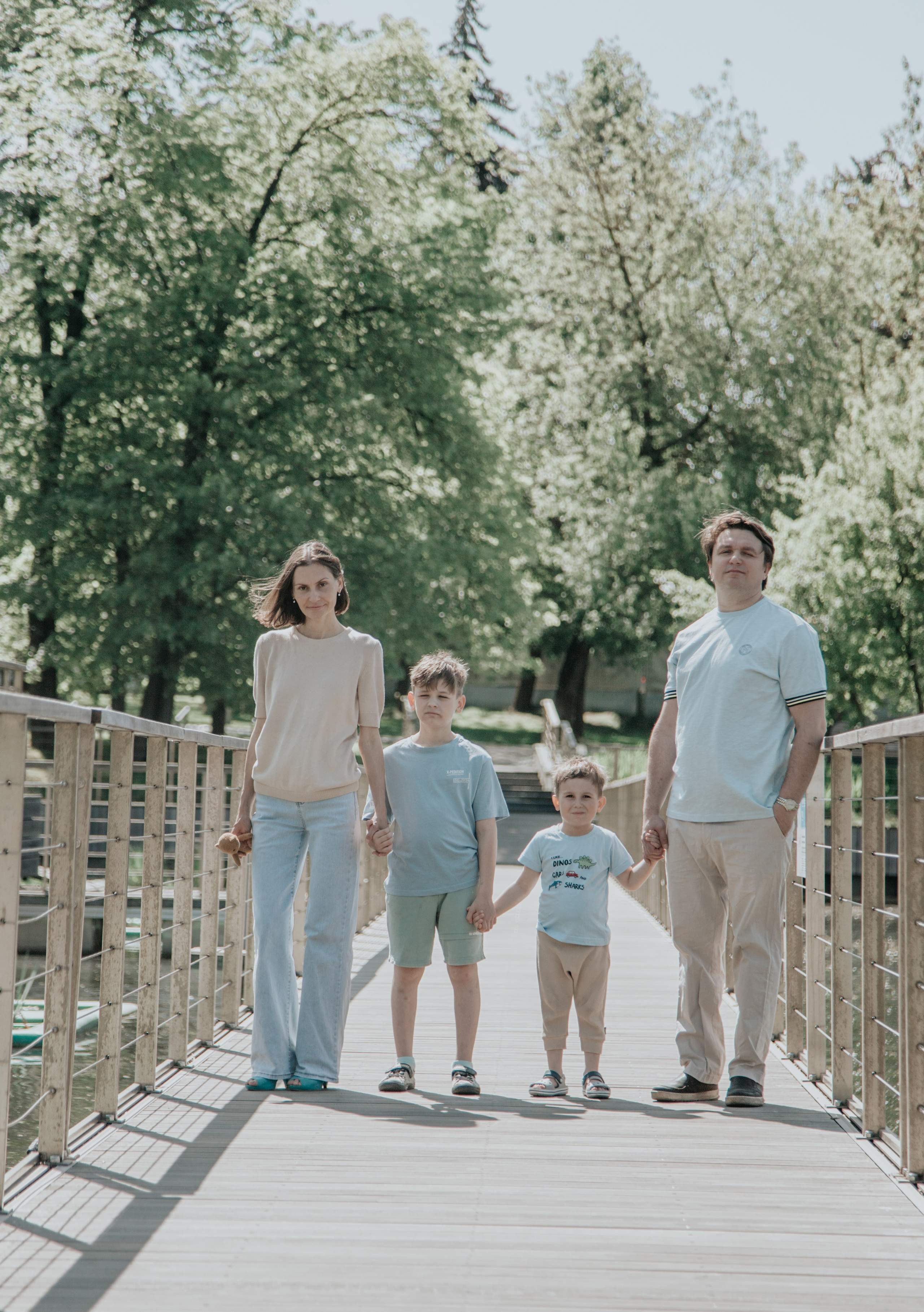 Папа, мама + два сына (в парке). Фотограф текстиля в Москве Ольга Иванова