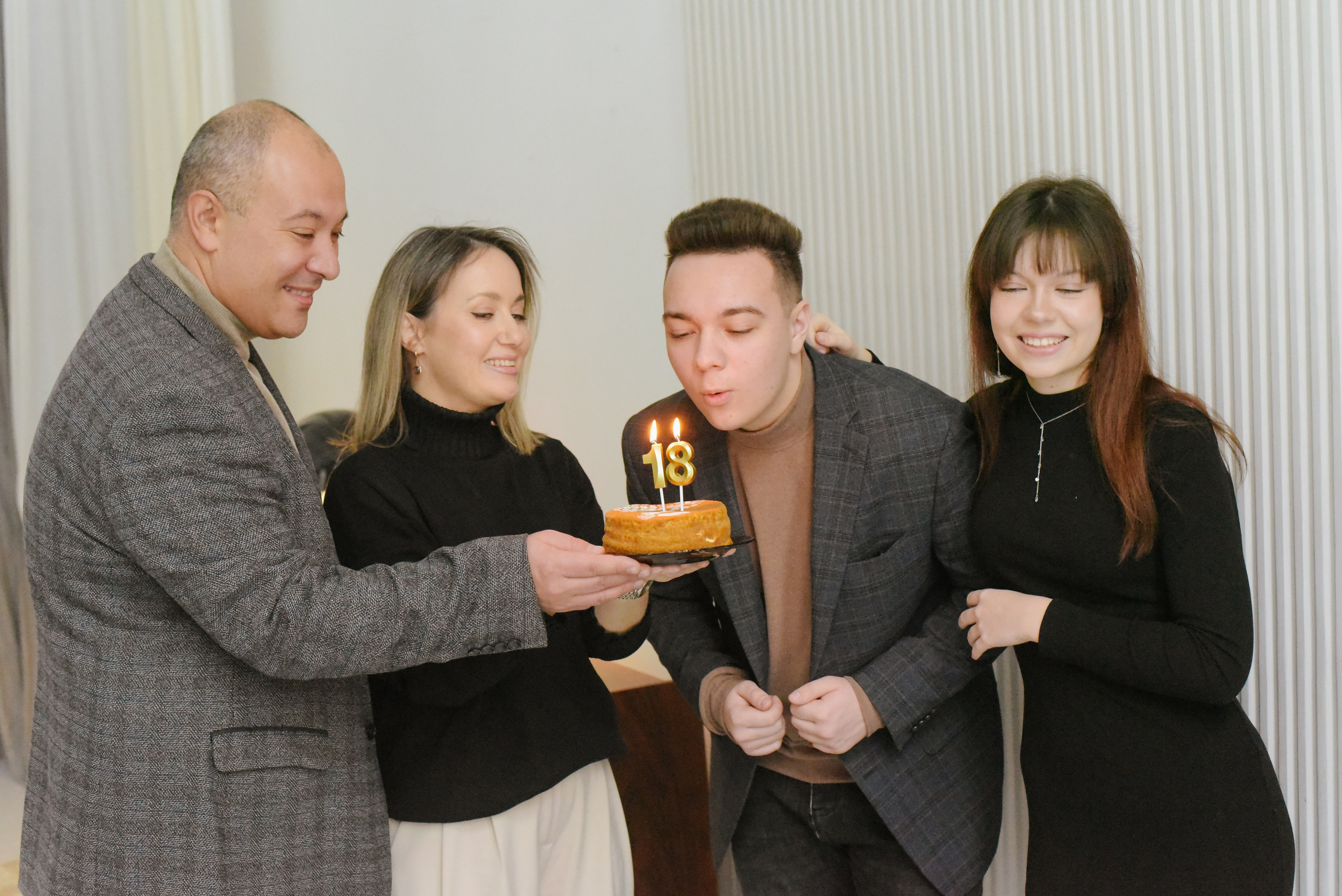 Молодые родители и взрослые дети. Фотограф Лола Волна, город Москва