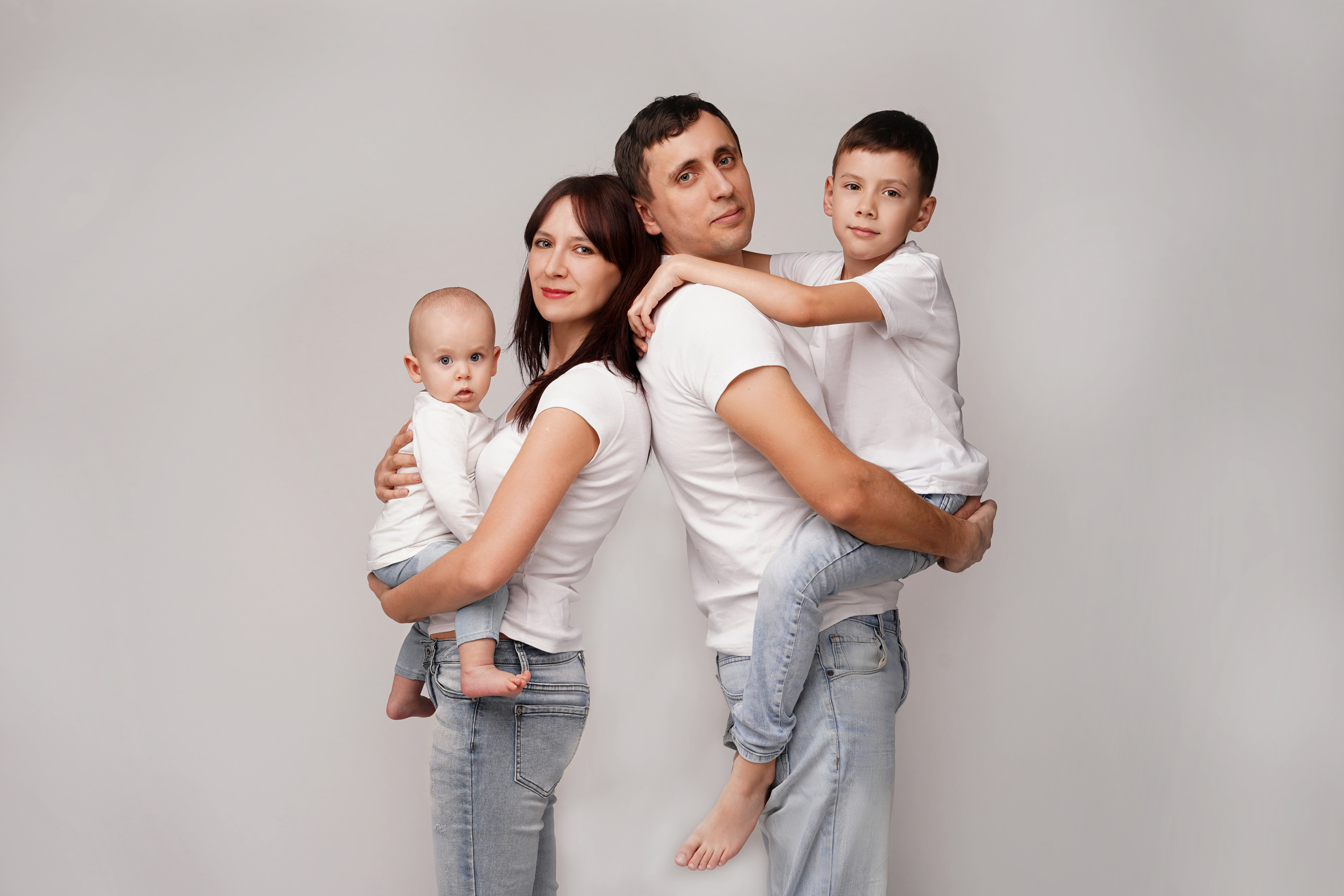 Семейная съёмка в студии. Семейный детский фотограф видеограф в Омске Юлия Татаринова