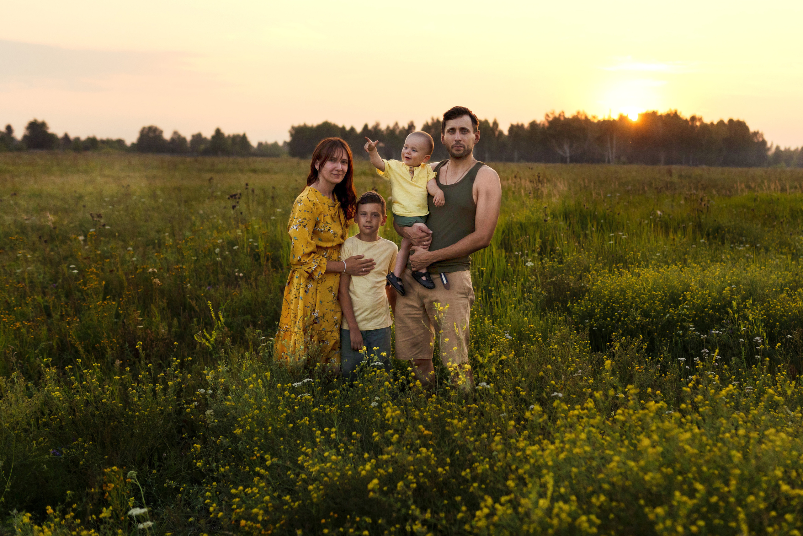 Семейная съёмка на природе. Семейный детский фотограф видеограф в Омске Юлия Татаринова