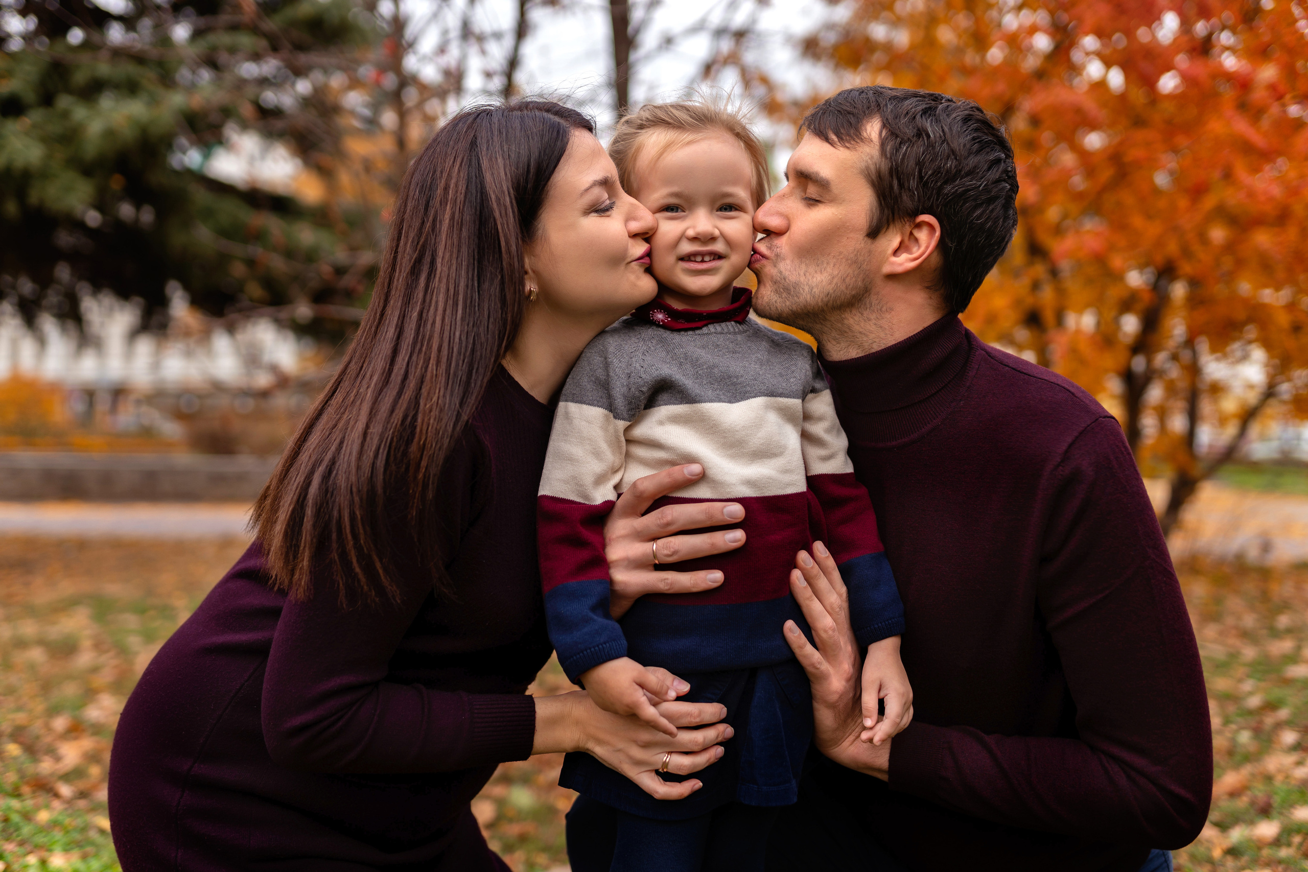 Семейная съёмка на природе. Семейный детский фотограф видеограф в Омске Юлия Татаринова