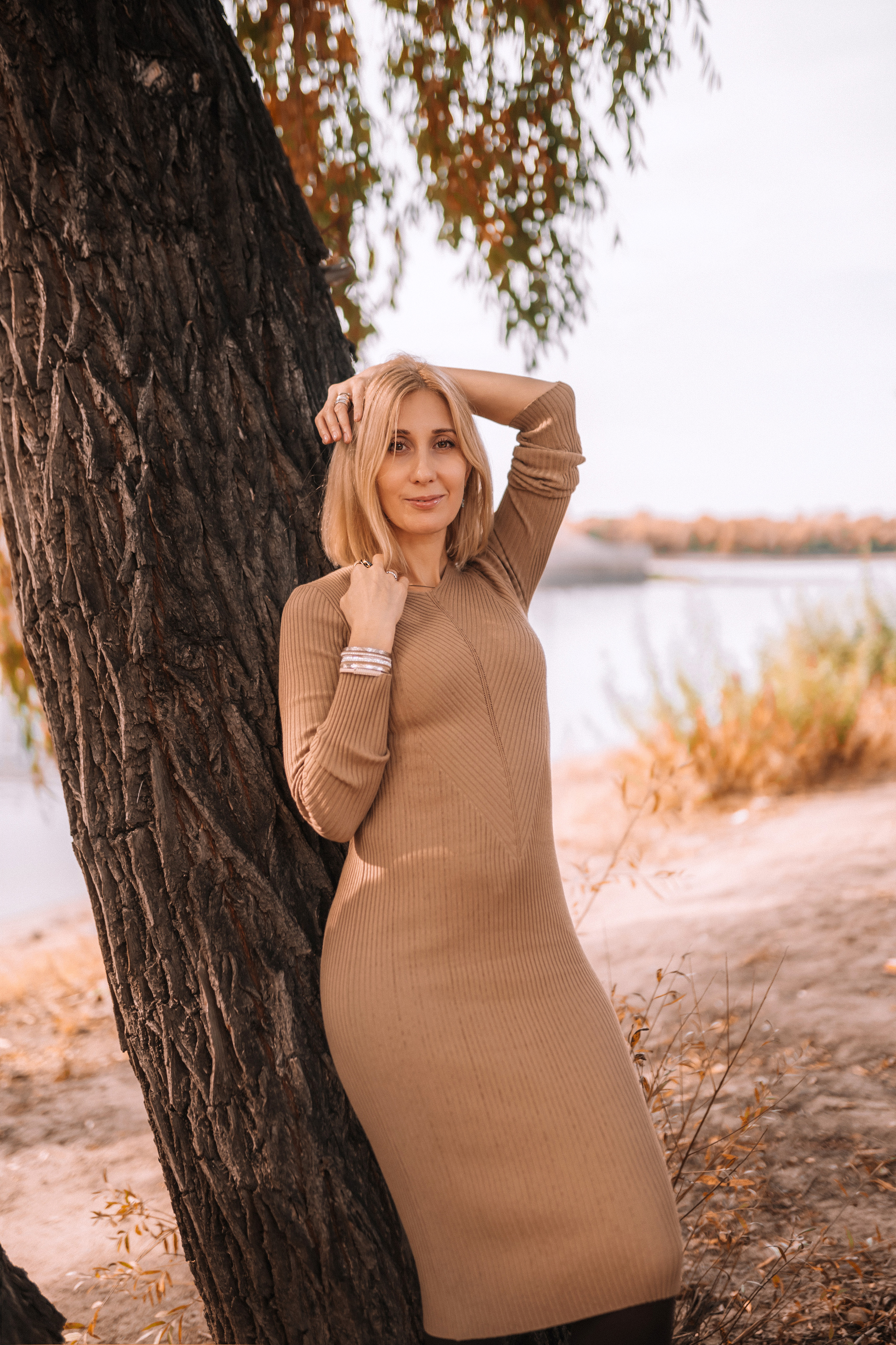 Женский портрет на природе. Семейный детский фотограф видеограф в Омске Юлия Татаринова