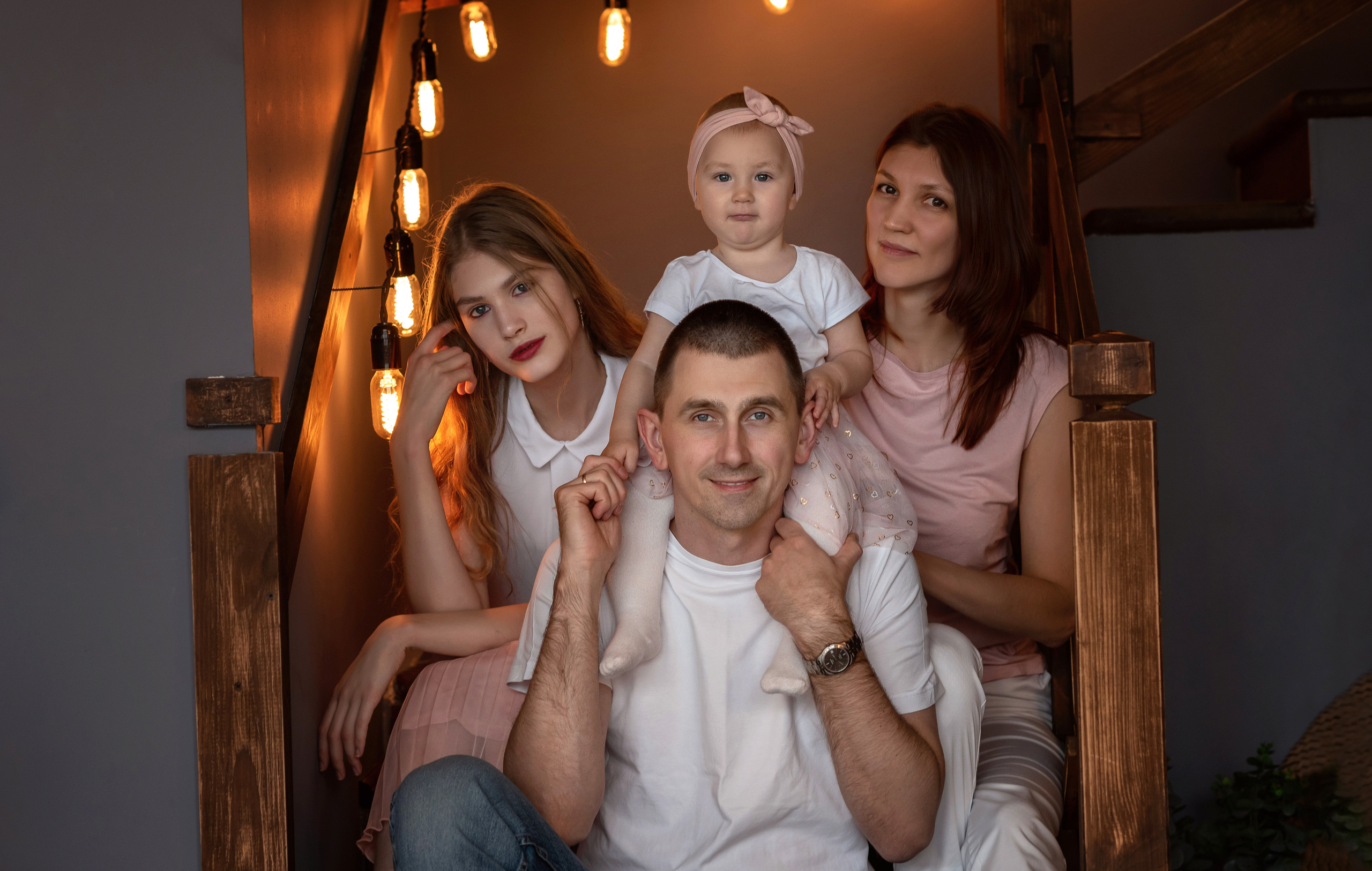 Семейная съёмка в студии. Семейный детский фотограф видеограф в Омске Юлия Татаринова