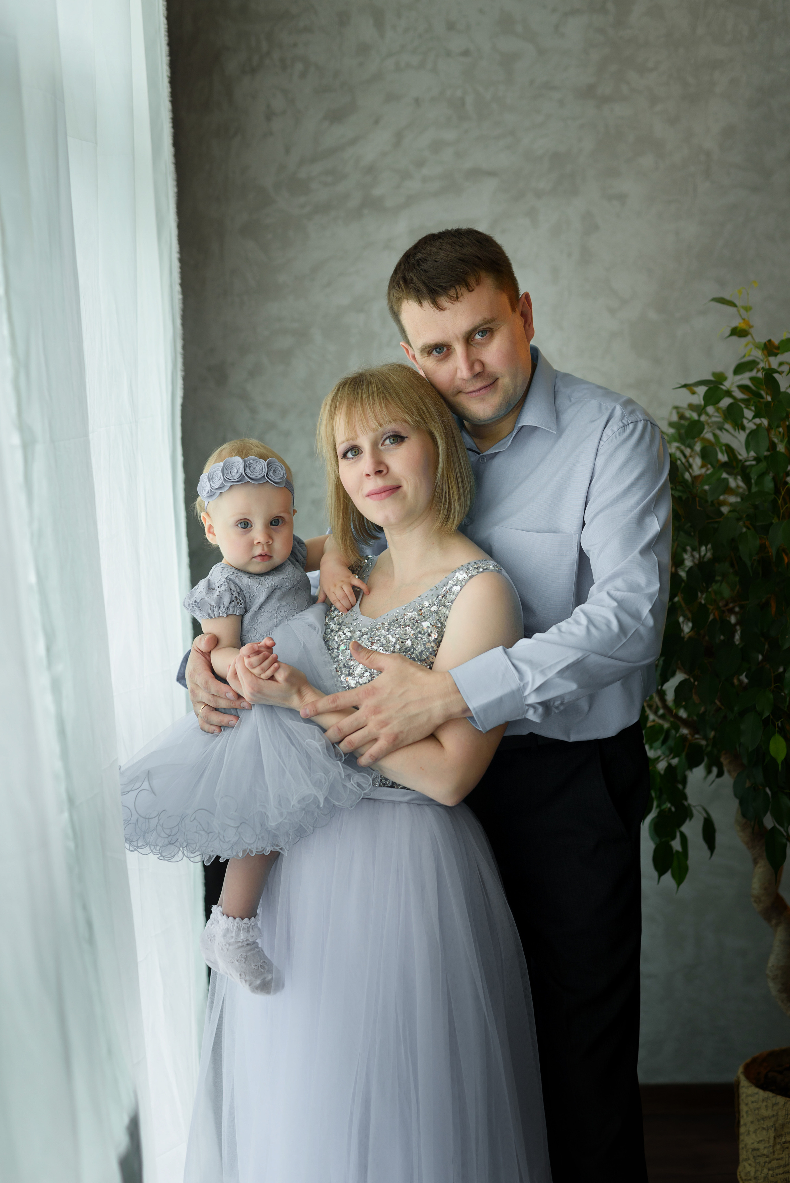 Семейная съёмка в студии. Семейный детский фотограф видеограф в Омске Юлия Татаринова