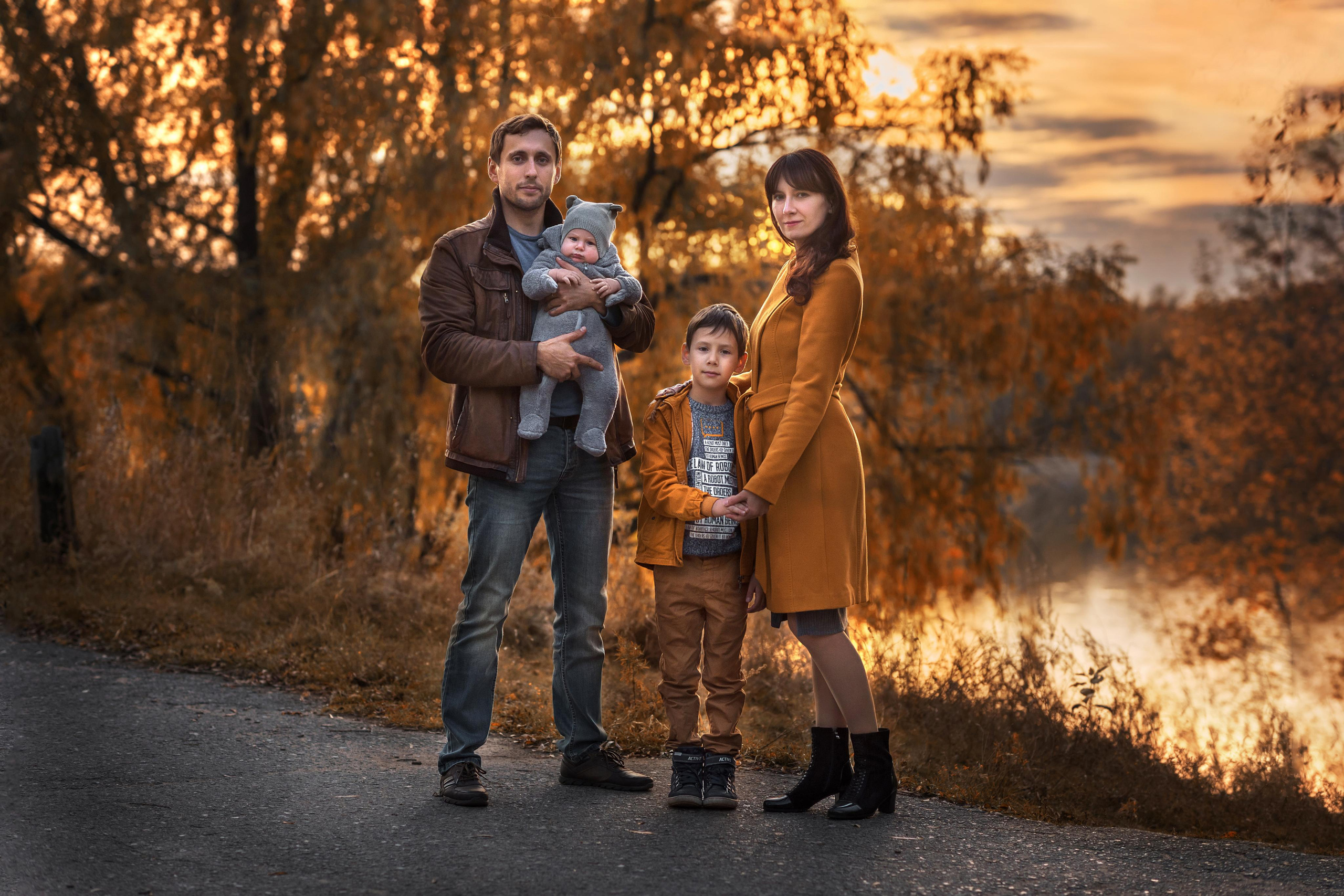 Семейная съёмка на природе. Семейный детский фотограф видеограф в Омске Юлия Татаринова