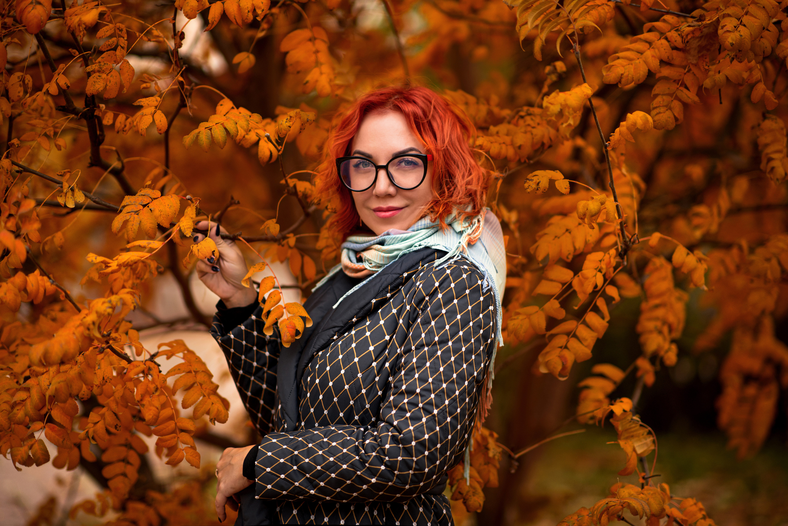 Женский портрет на природе. Семейный детский фотограф видеограф в Омске Юлия Татаринова