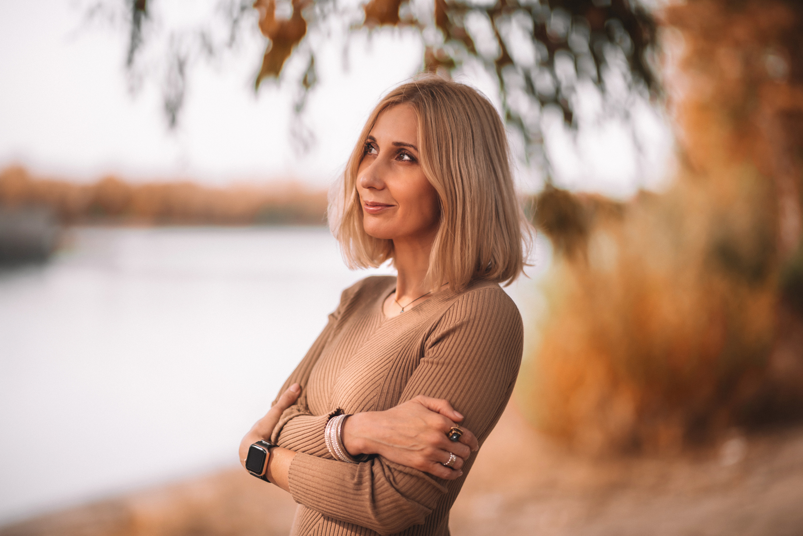 Женский портрет на природе. Семейный детский фотограф видеограф в Омске Юлия Татаринова