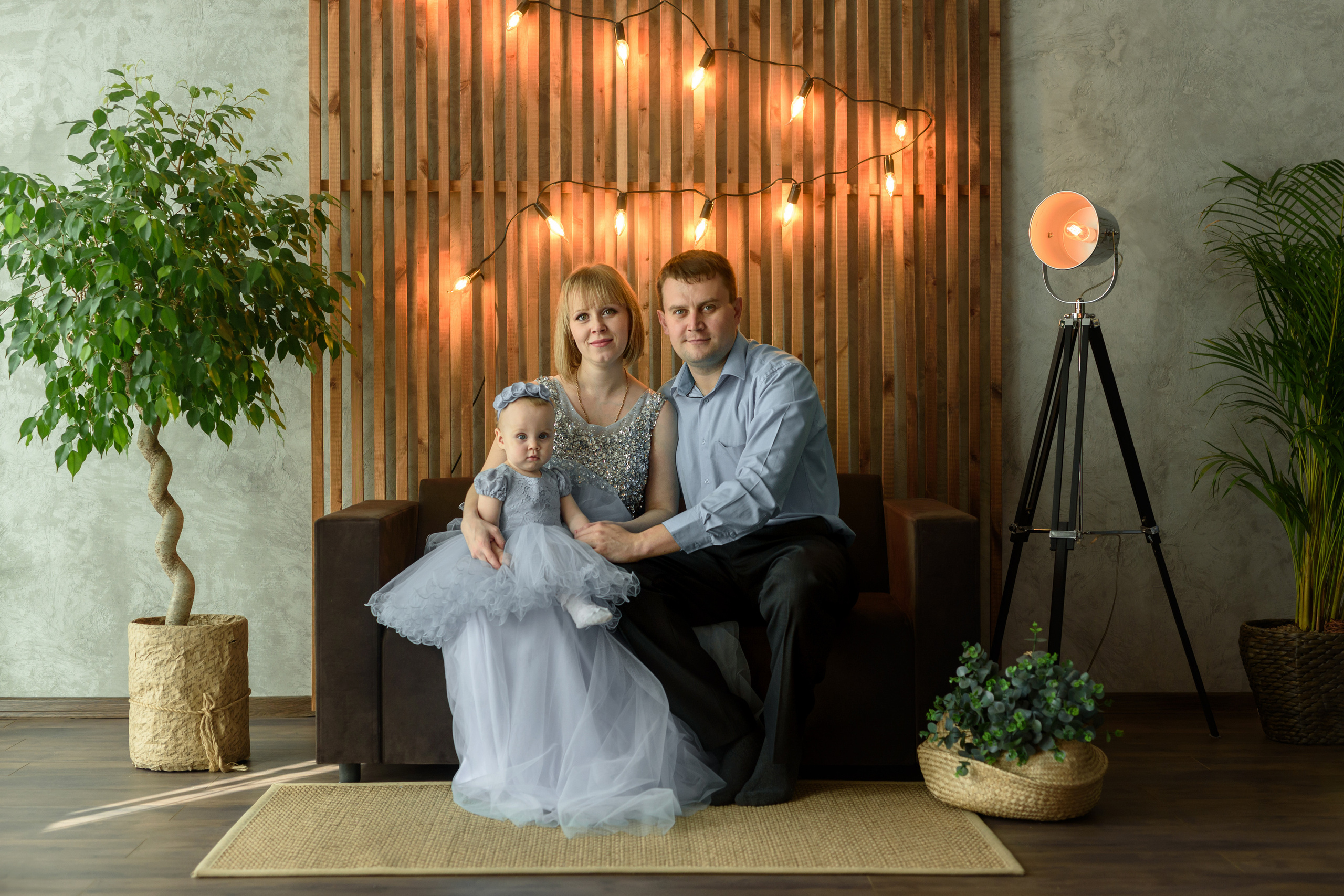 Семейная съёмка в студии. Семейный детский фотограф видеограф в Омске Юлия Татаринова