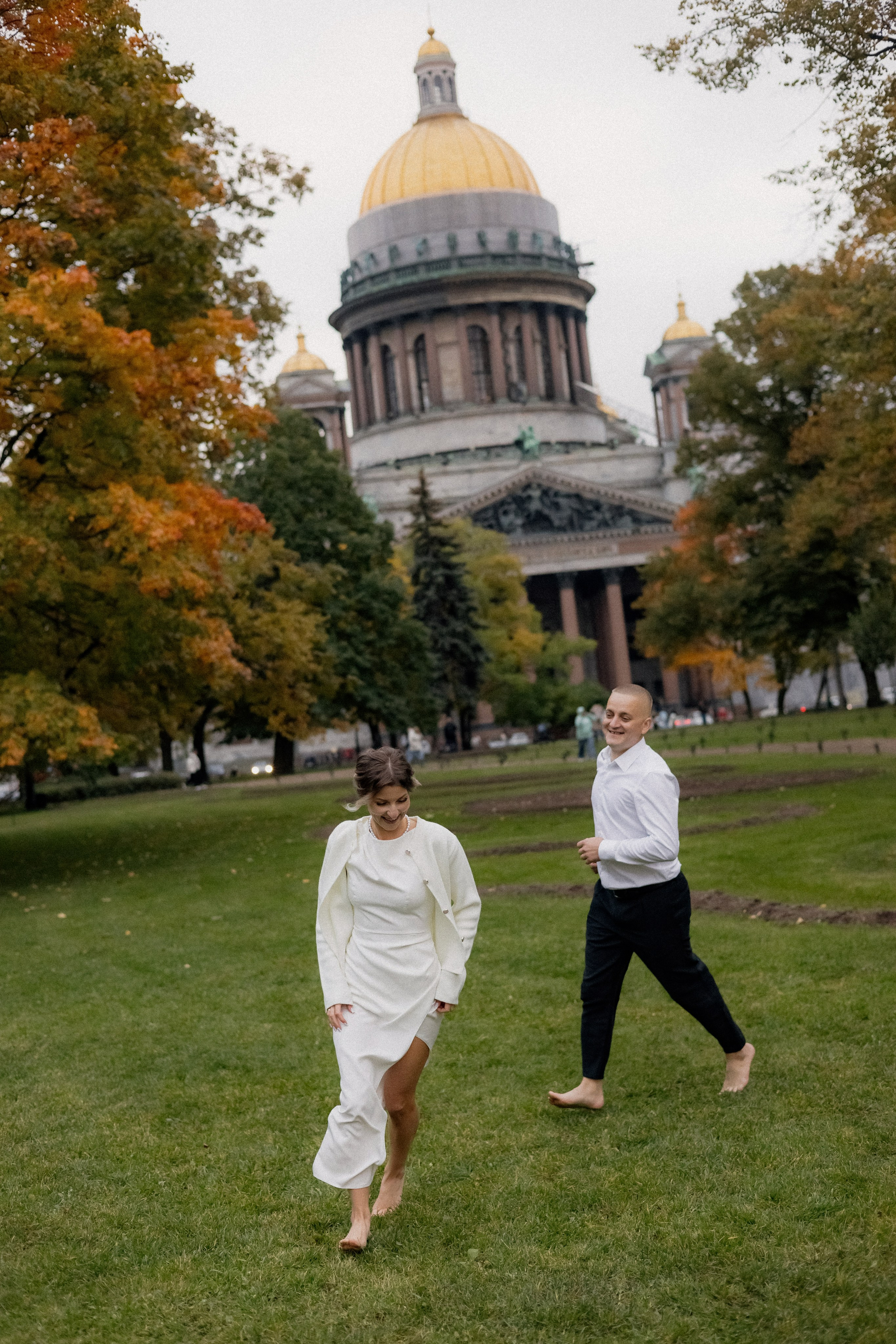 Свадебная прогулка у Исаакия. Свадебный фотограф в Санкт-Петербурге Ксения Кобышева