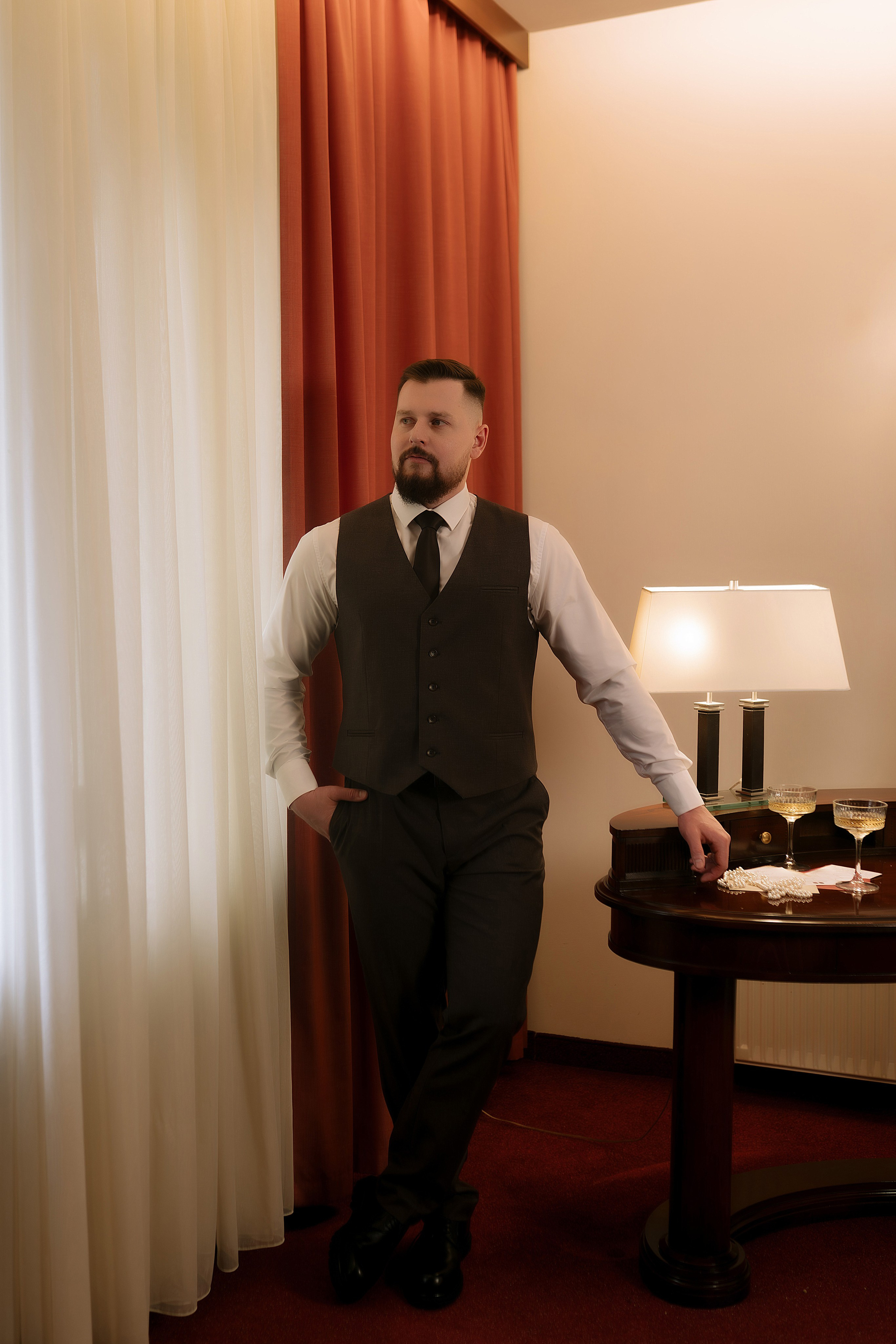 Утро жениха и невесты | Арина и Игорь в отеле Арт-бутик в Воронеже. Фотограф Карина Шмулёва. Воронеж и область