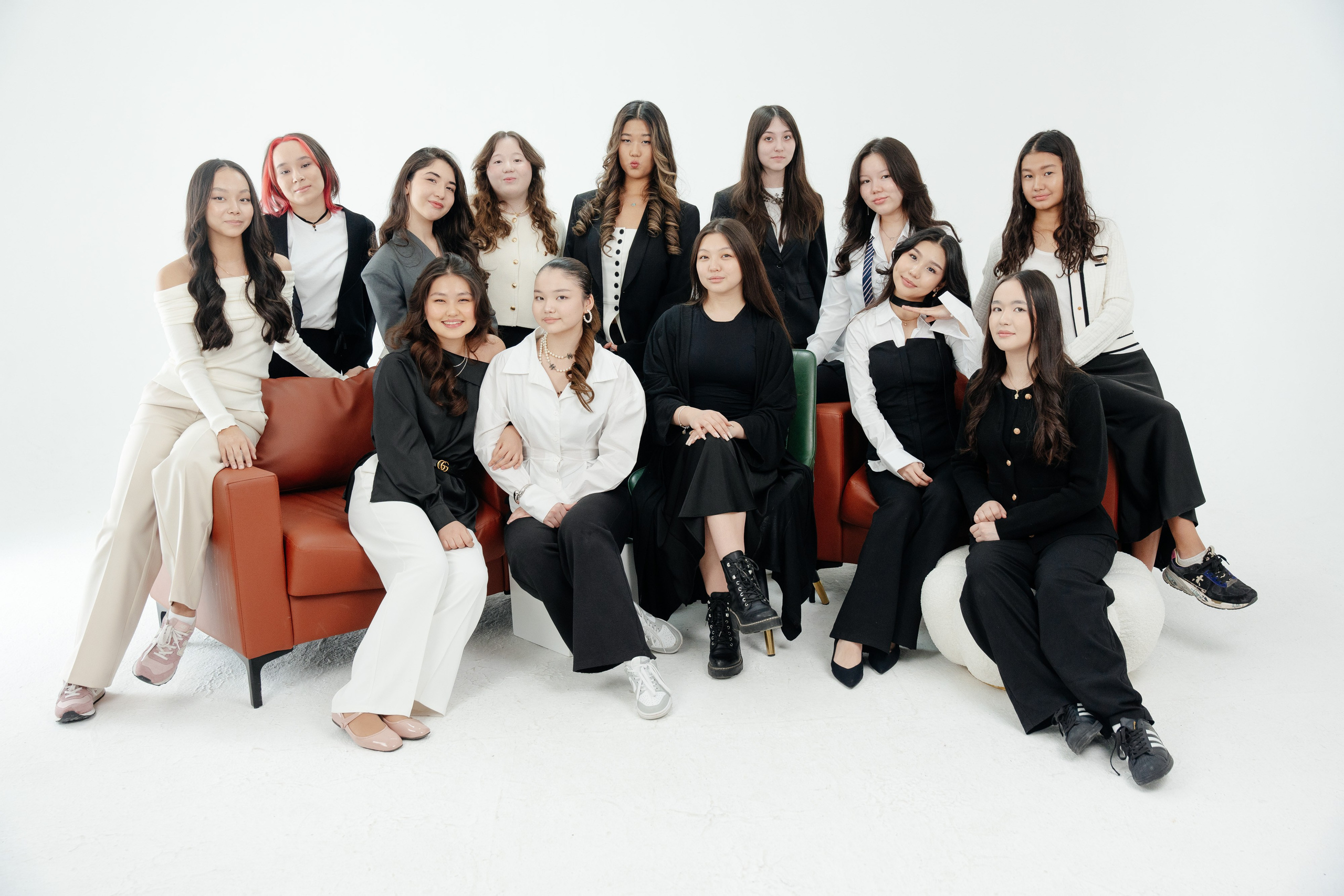 Девочки общие фото. Выпускные альбомы в Нур-Султане (Астана) и по всему Казахстану