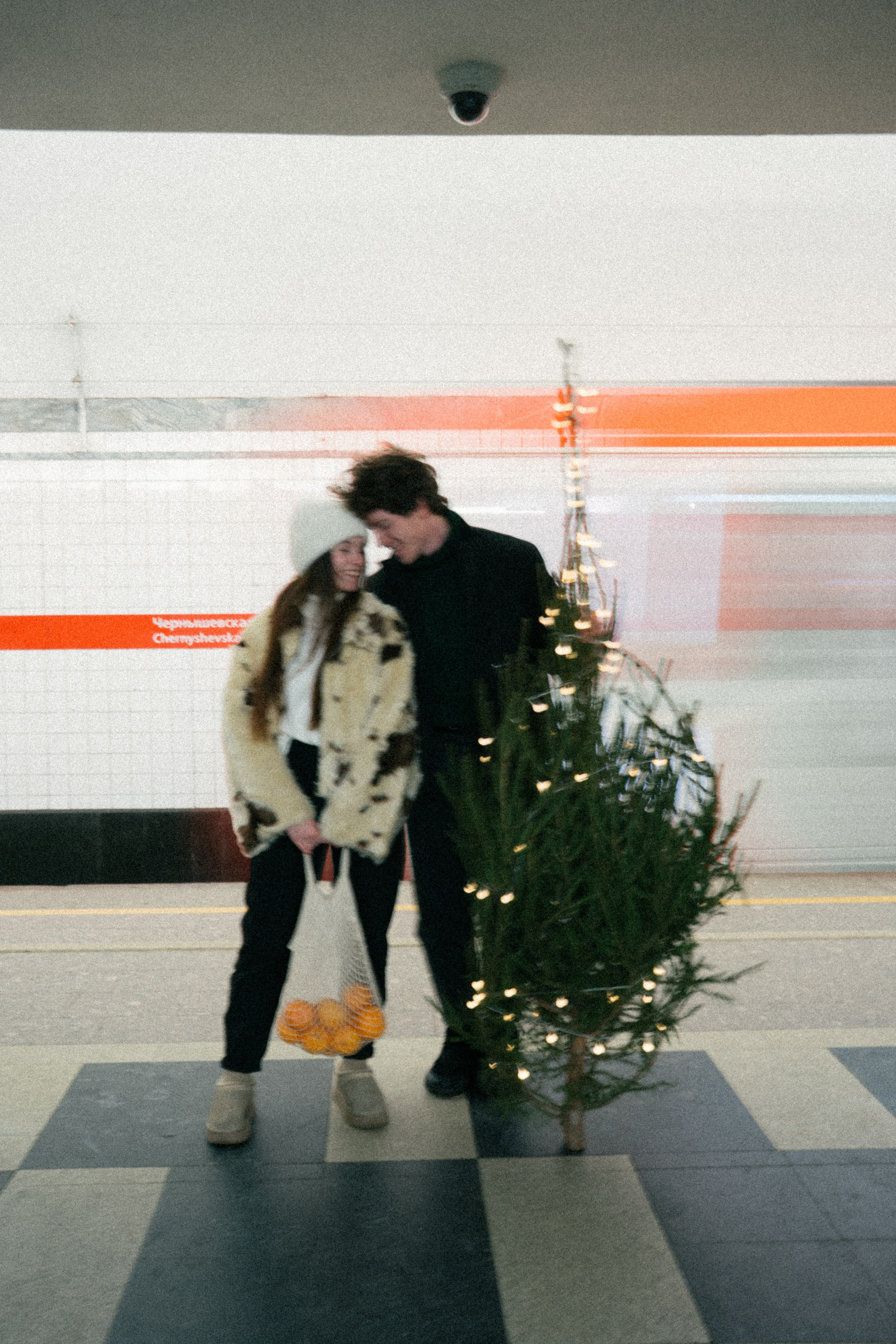 НОВОГОДНЯЯ ПРОГУЛКА ПАРЫ ПО ЧЕРНЫШЕВСКОЙ ПЕРЕД НОВЫМ ГОДОМ. Профессиональный фотограф, Санкт-Петербург — Виктория Богомолова