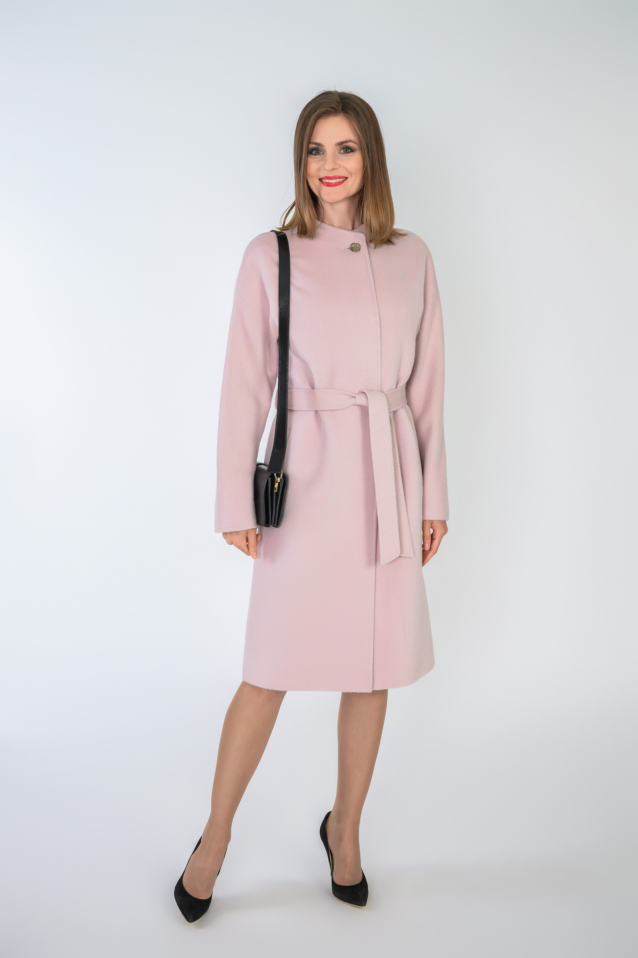 Рекламная фотосессия в студии для маркетплейсов.