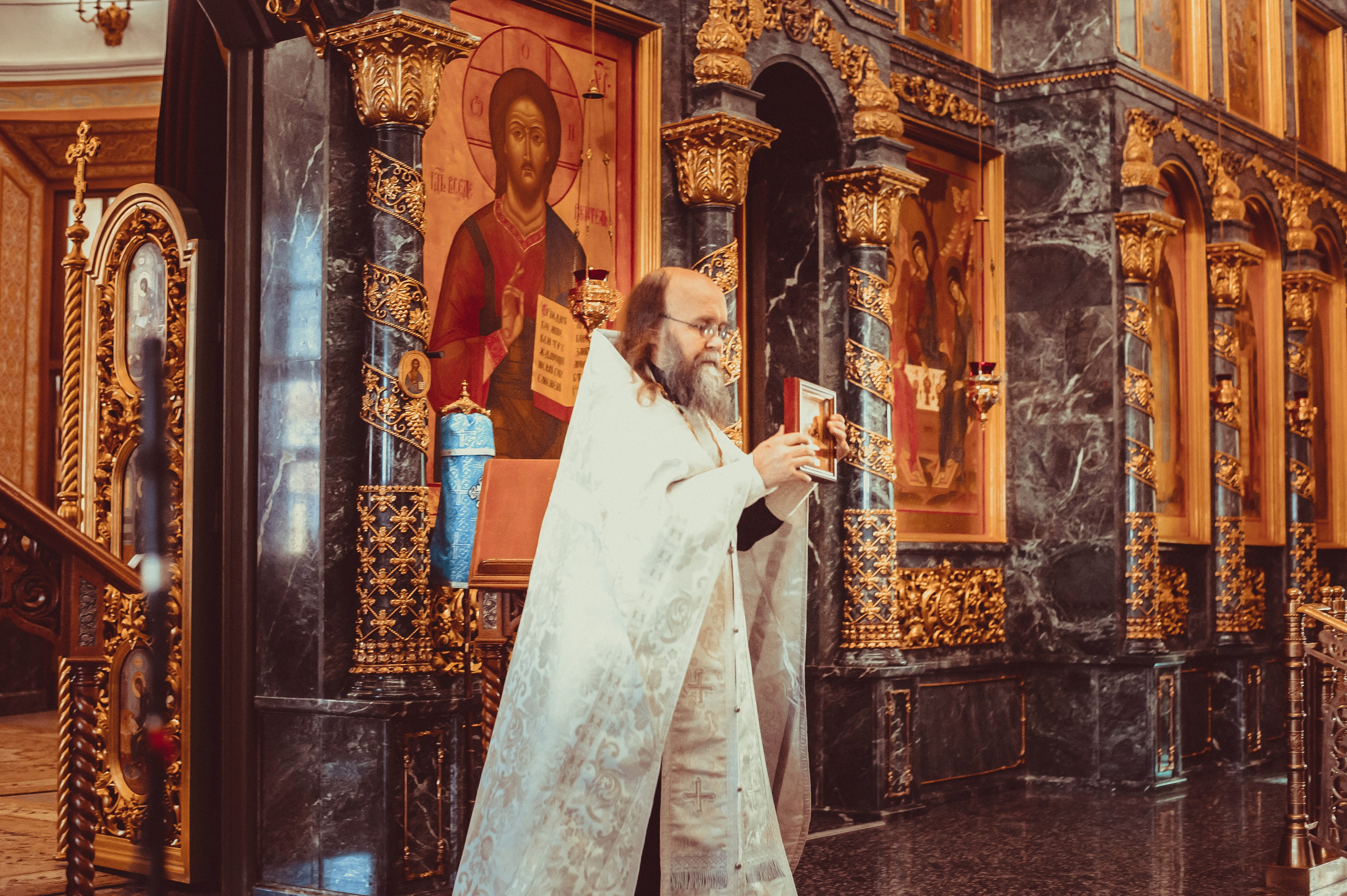 Съемка венчания в Москве. Фотосессия таинства в церкви