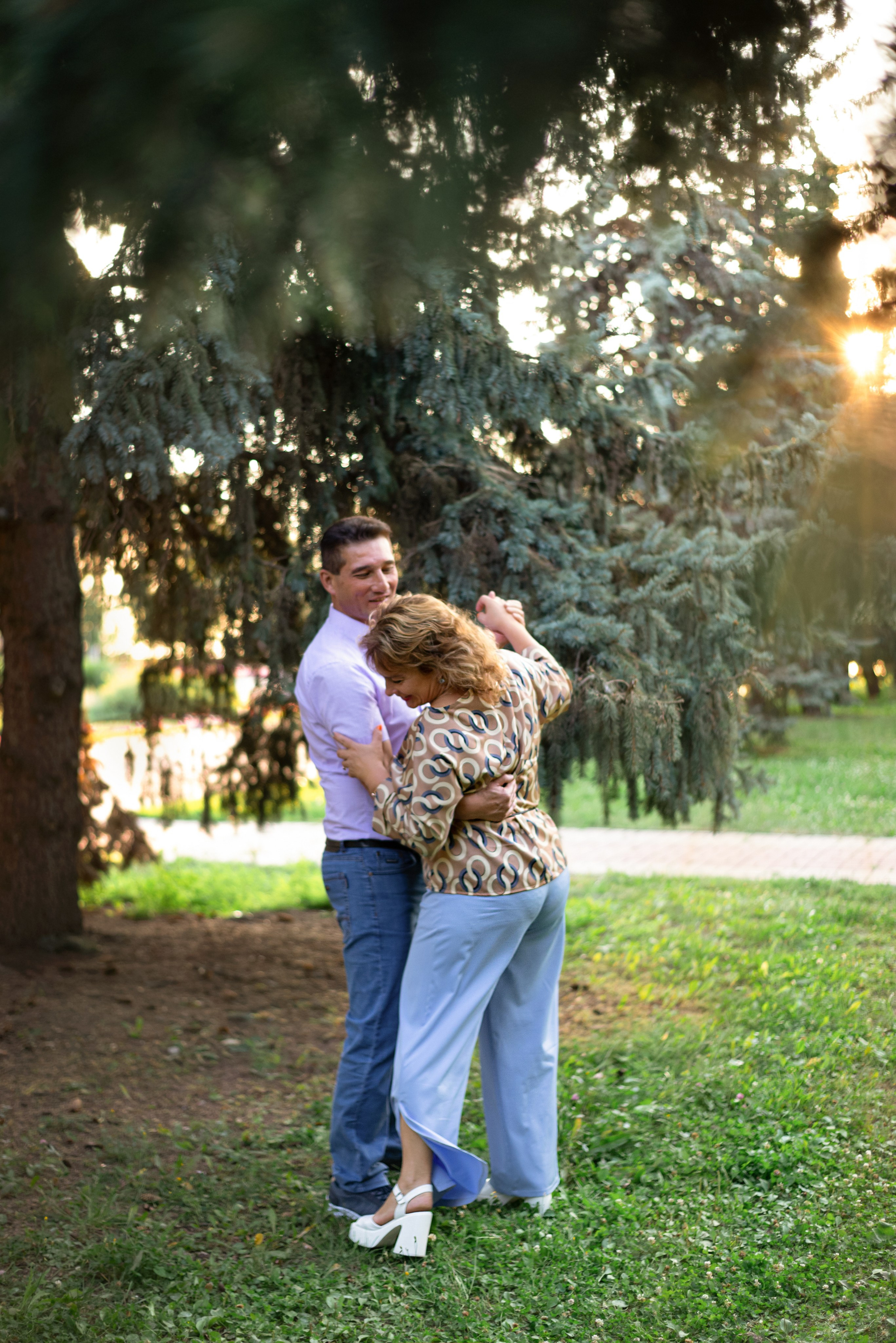 Ирина и Александр в парке. Семейный и свадебный фотограф Галина Абакумова, фотосессии в Белгороде