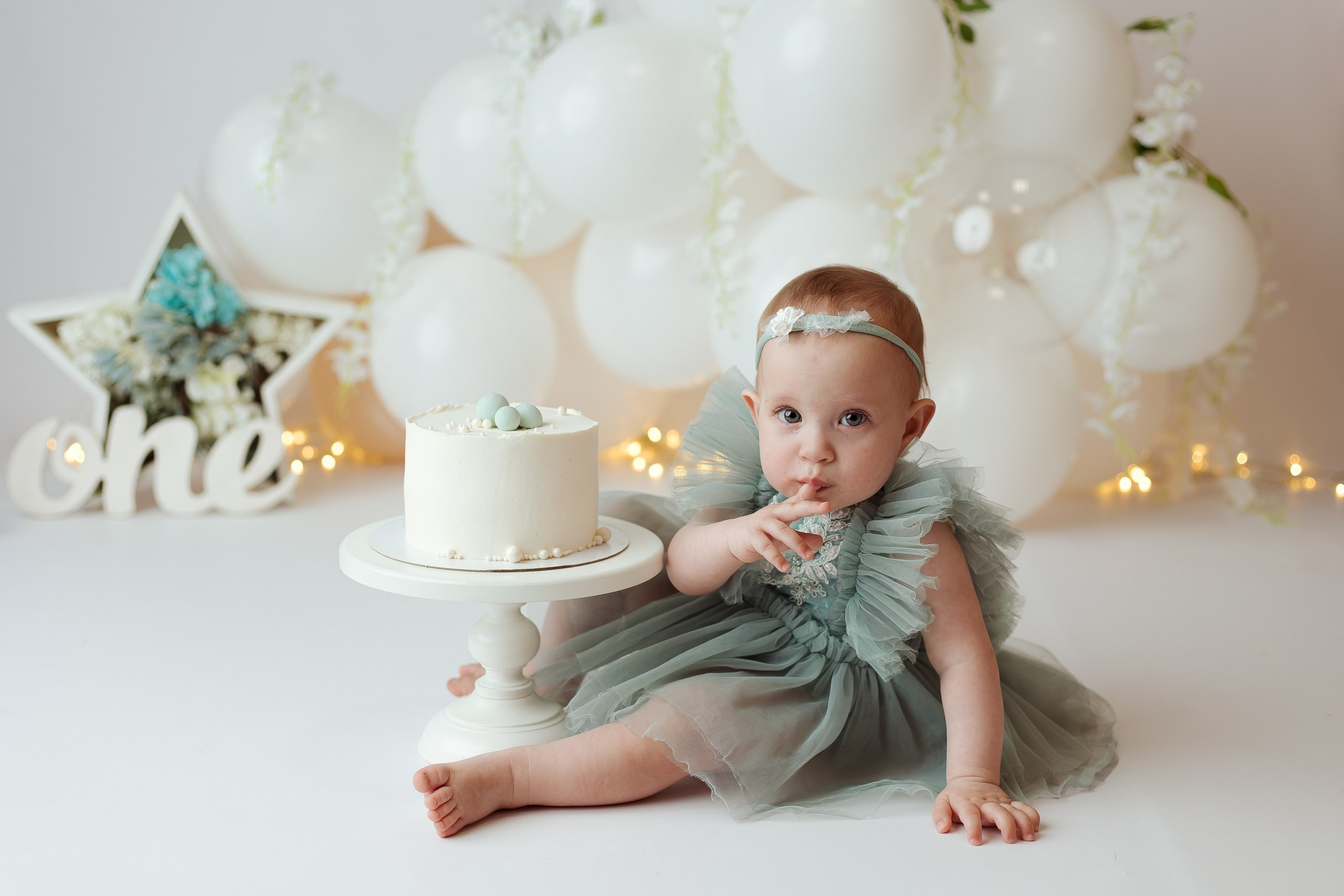 Праздничное оформление. Фотограф беременности, новорожденных Москва. годики под ключ