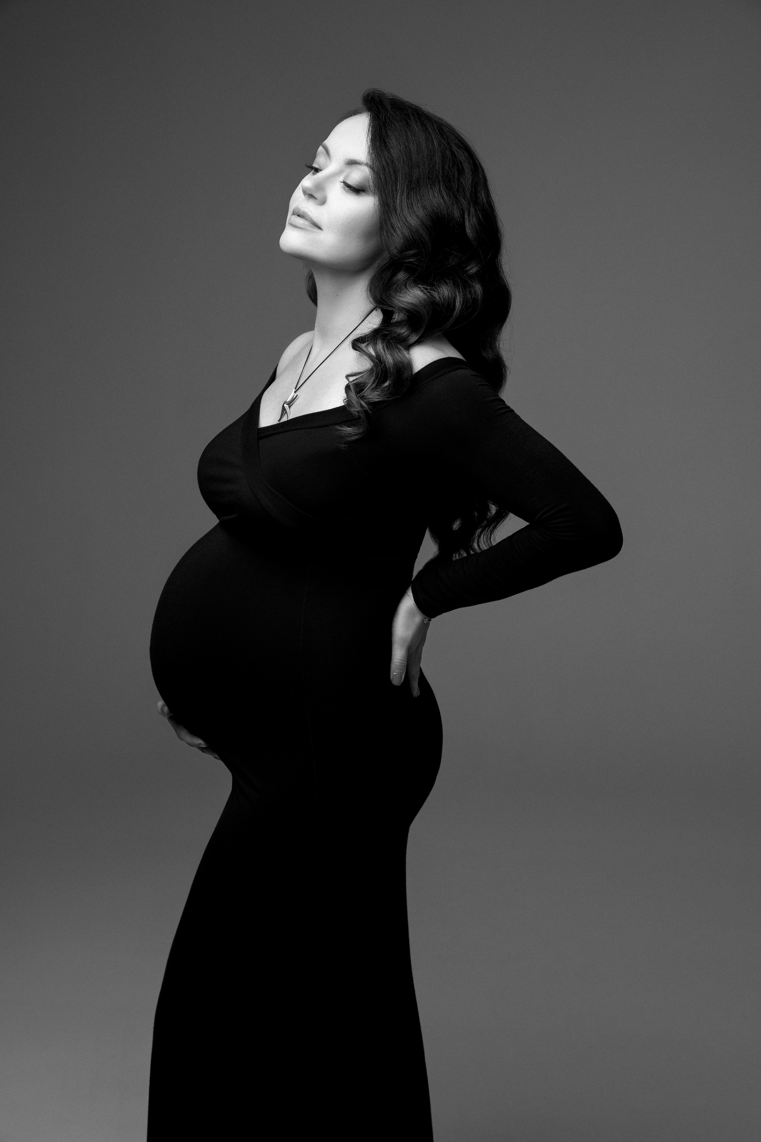 Фотосессия беременности в стиле минимализм в Москве.