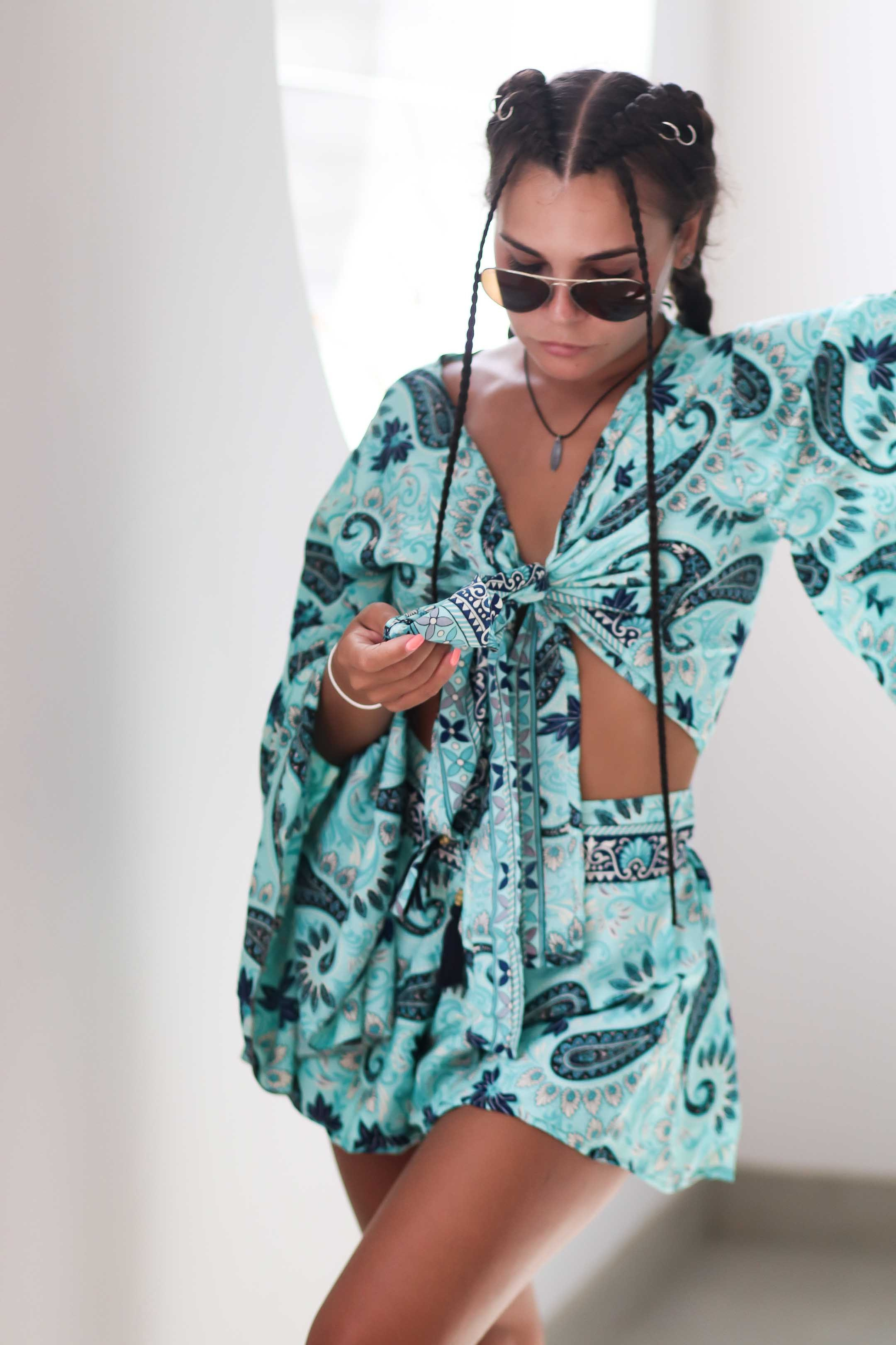 Коллекция купальников бикини. Фотограф на Шри-Ланке