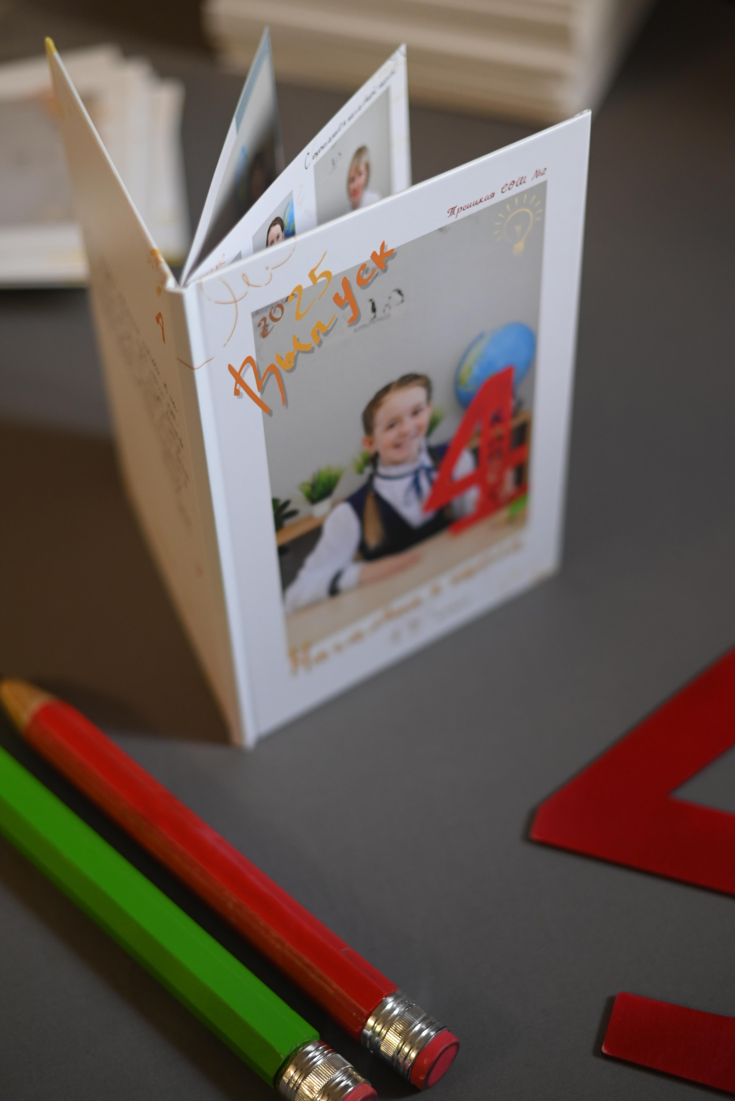 Выпускной альбом начальной школы, 4 класс. Свадебный, семейный и школьный фотограф в Бийске Ксения Мамаева