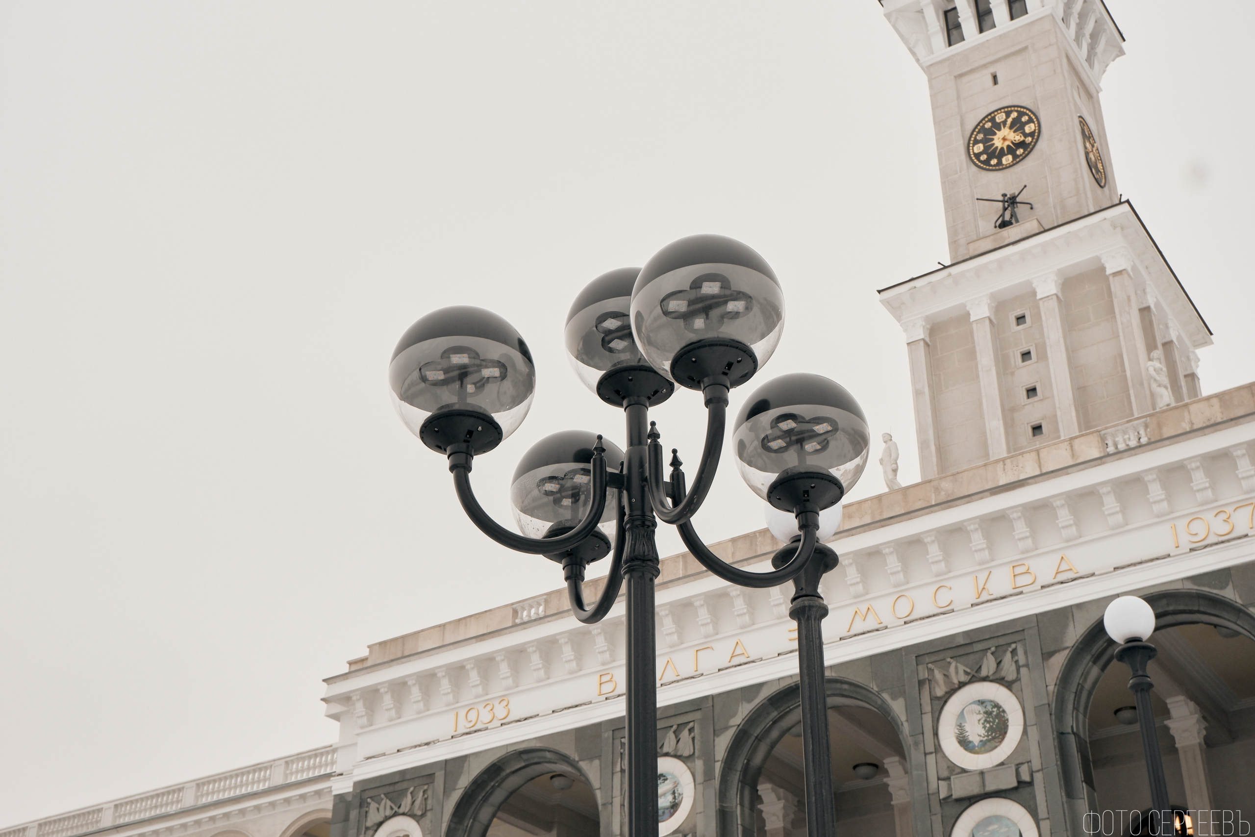 Северный речной вокзал. Фотографъ Сергѣевъ. Поймать мгновеніе