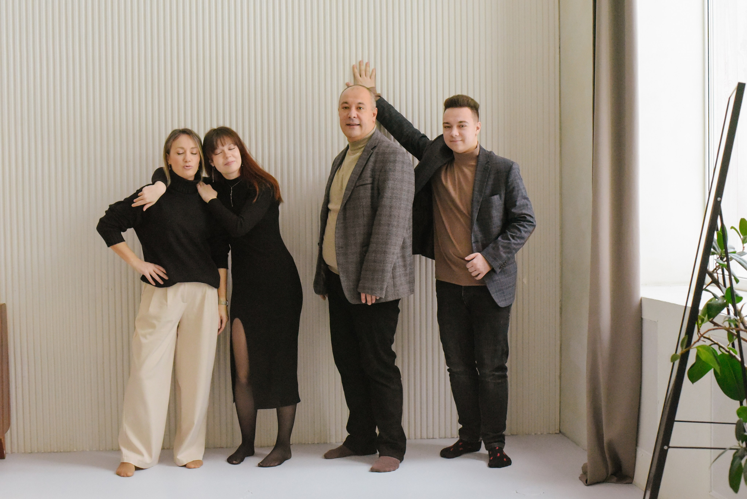 Молодые родители и взрослые дети. Фотограф Лола Волна, город Москва