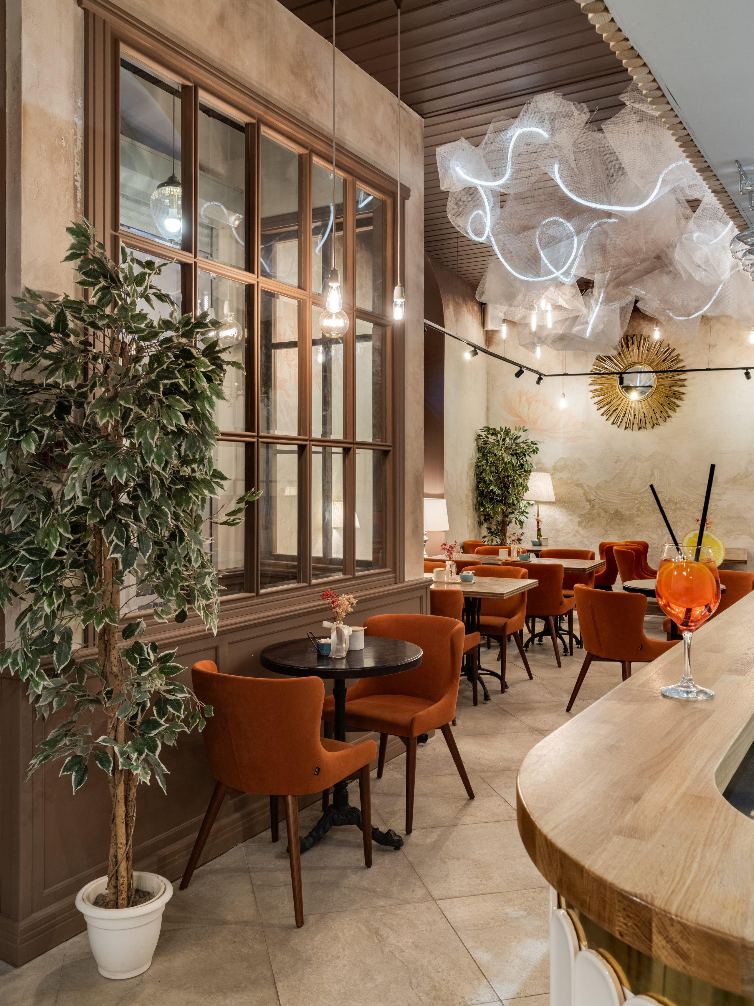 Ресторан Yumi. Дизайнер интерьера | Сабир Ульмаскулов