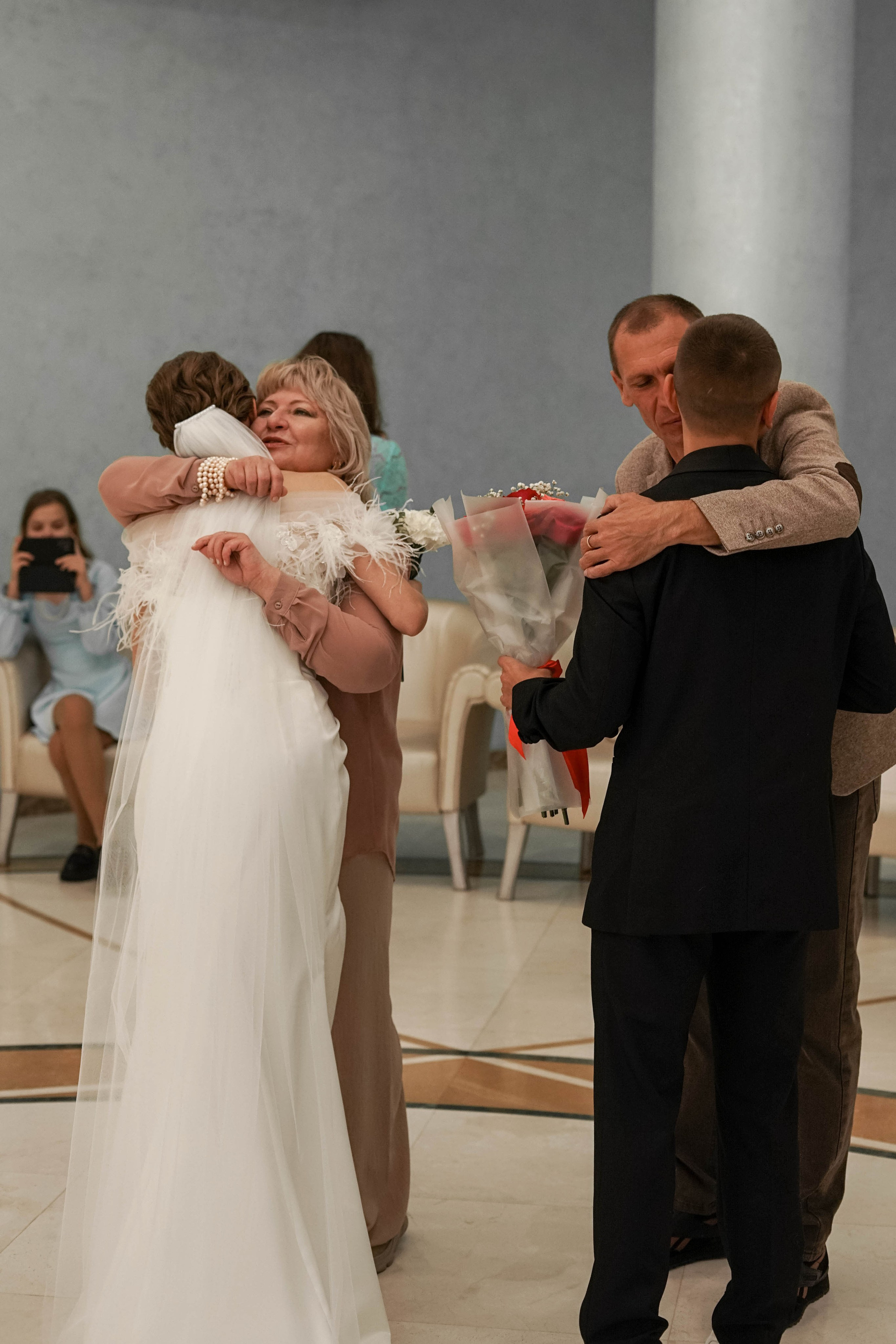 Катя и Олег: регистрация и свадебная съемка в отеле. Фотограф в Иркутске