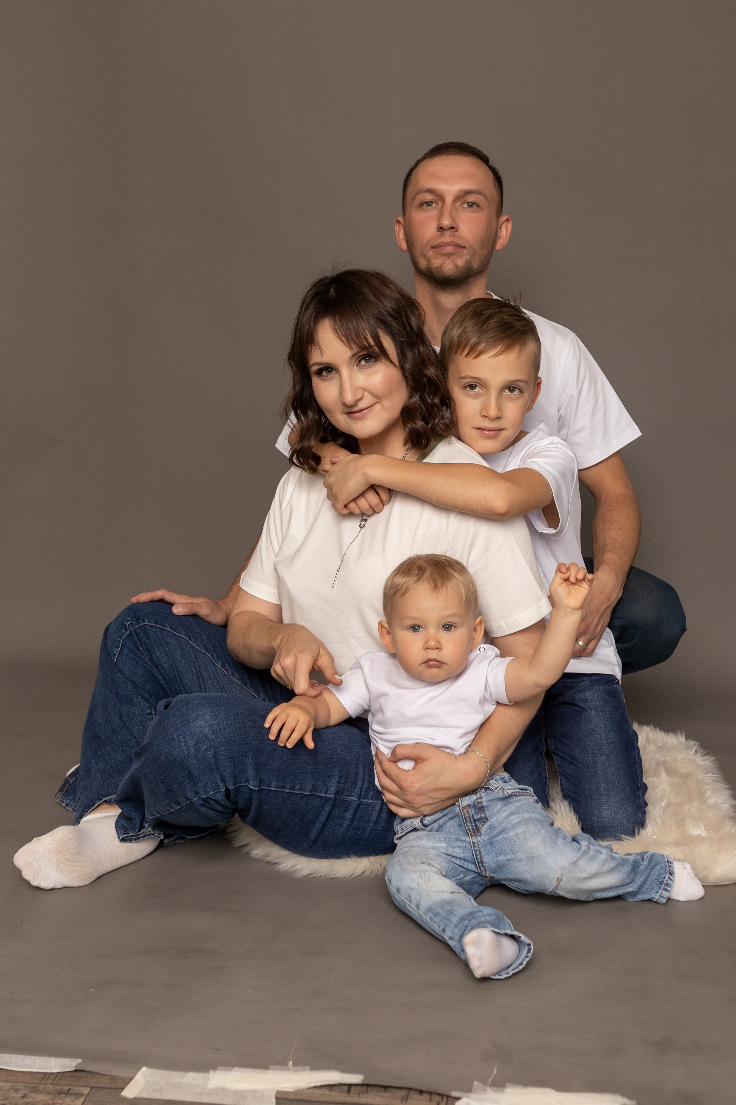 Фото с родителями на однотонных фонах. Фотограф новорожденных. Детский и семейный фотограф Марьяна Юдина