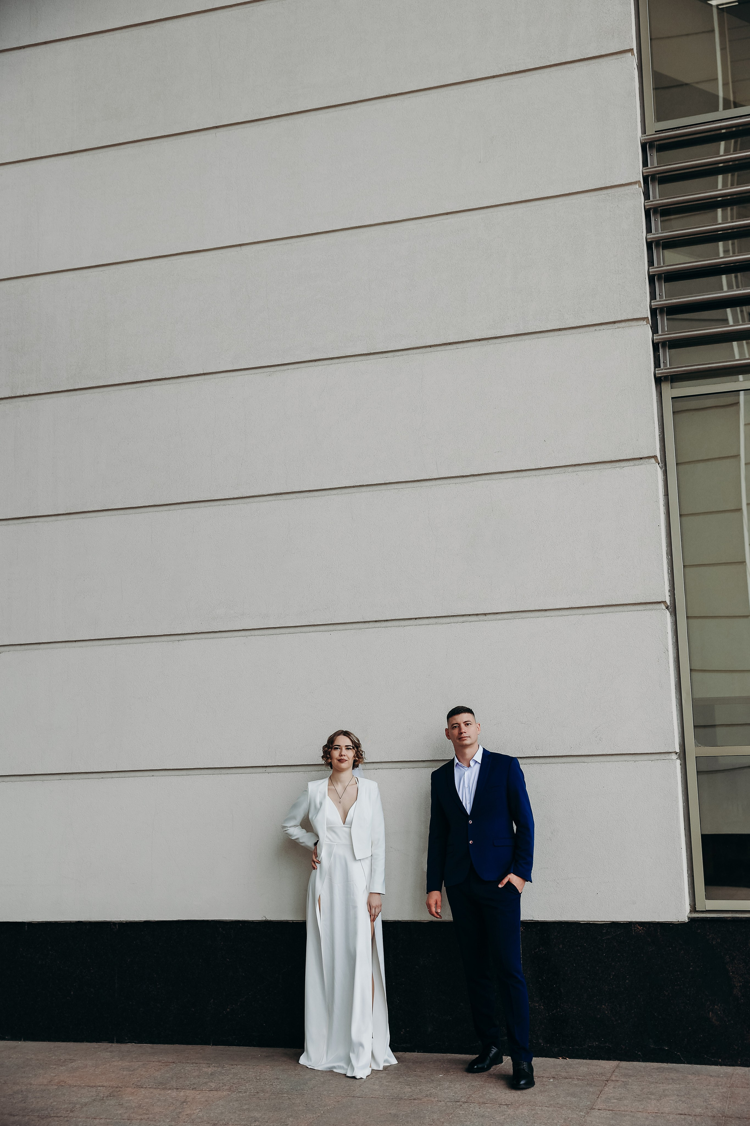 Свадебная прогулка в Екатерининском сквере 25.10.2024. Свадебный и семейный фотограф Виолетта Сидельникова. Краснодар, Россия, Беларусь, Европа