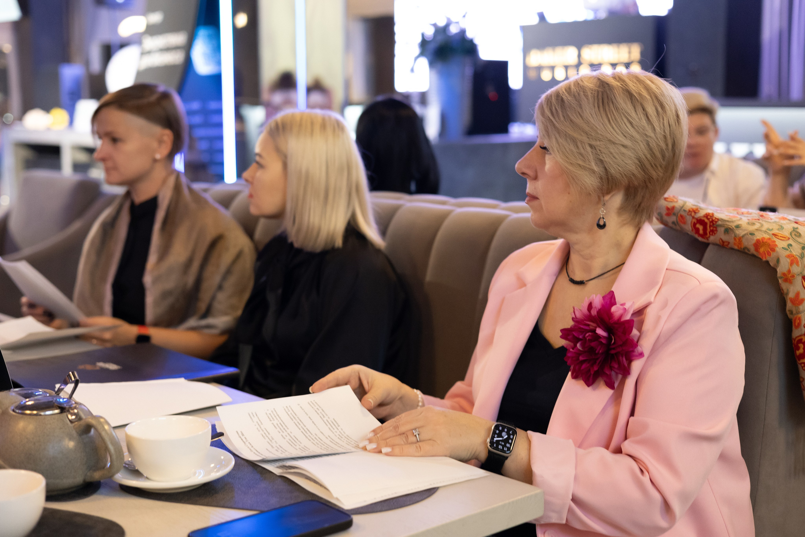 13ая BIZ QUIZ: деловая игра | Красноярск. Фотограф Красноярск съемки лавстори, фотосессия в студии, портретная съемка, творческие фотосессии