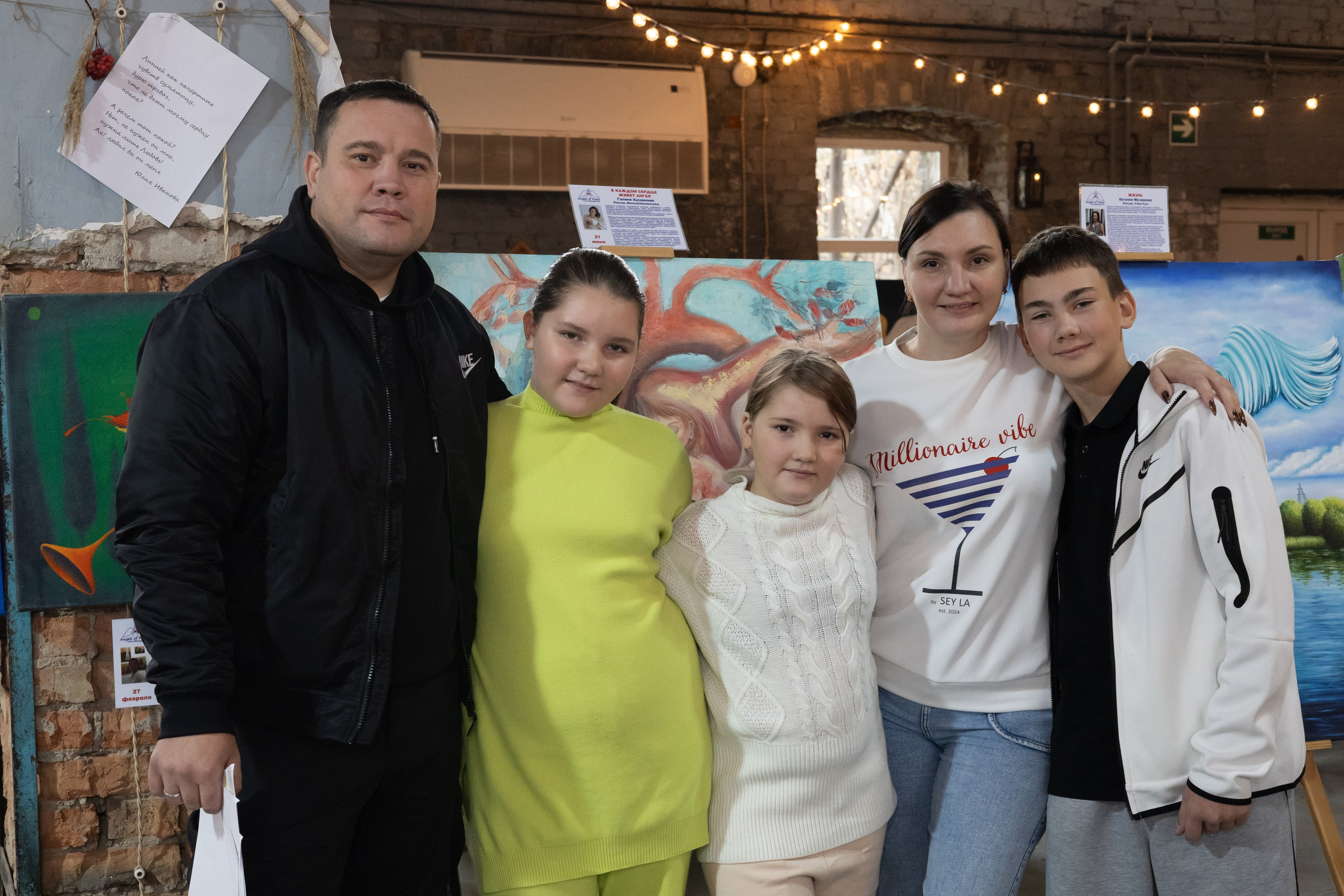 Выставка «АНГЕЛЫ МИРА». Фотограф Красноярск съемки лавстори, фотосессия в студии, портретная съемка, творческие фотосессии