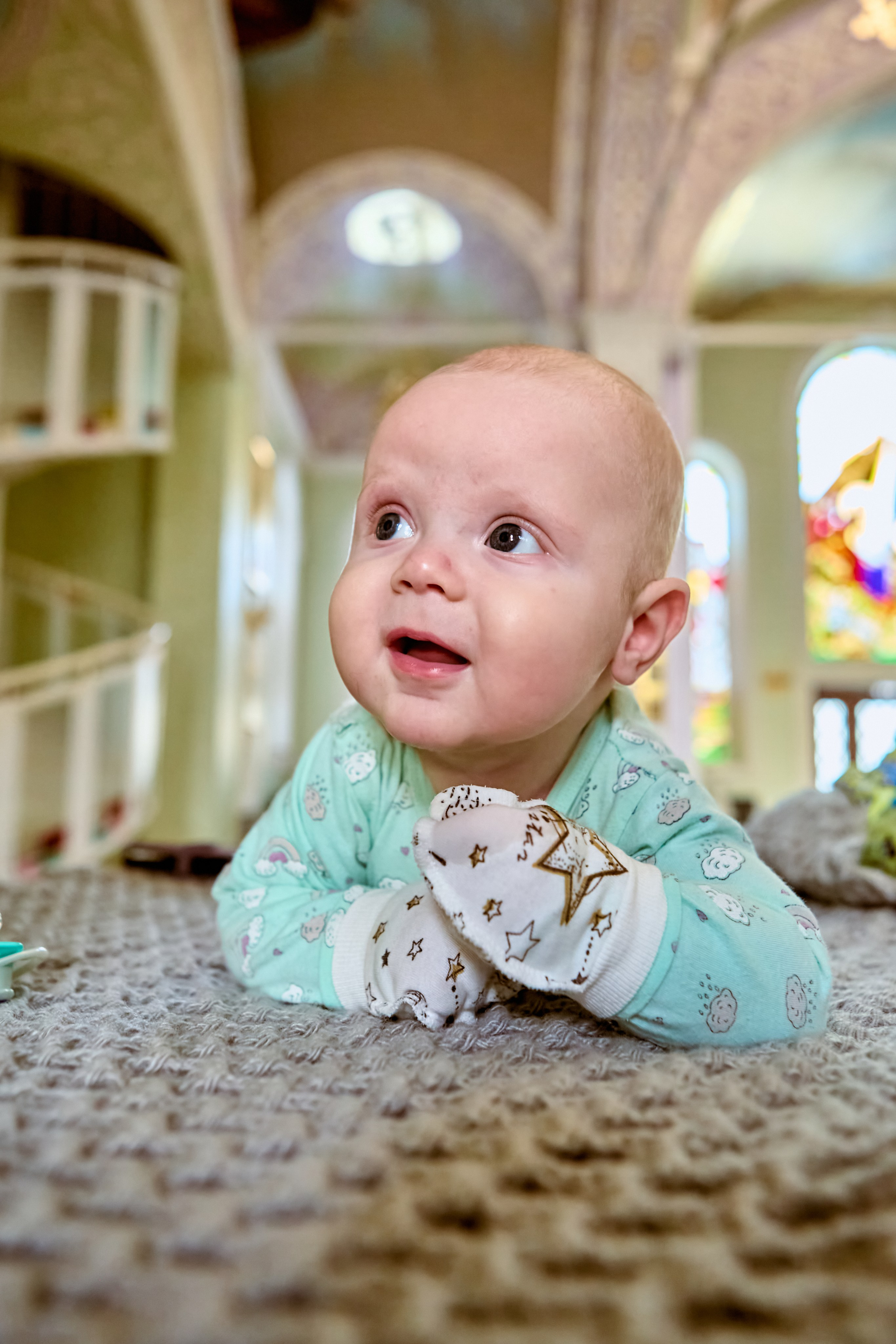 Радостный малыш фотограф Таинства Крещения и венчания Дзержинск, Нижний Новгород и Нижегородская область