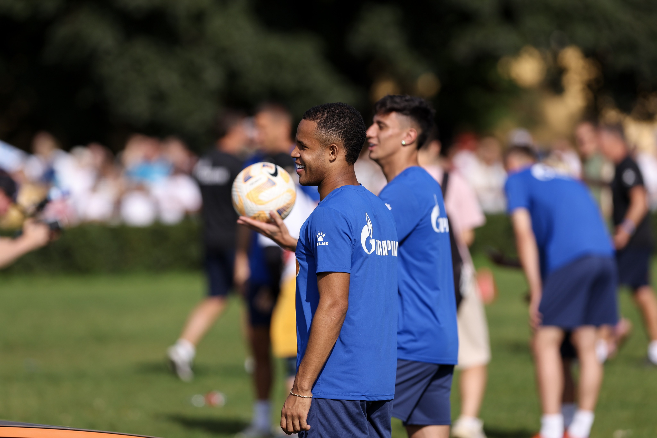 Открытая тренировка ФК «Зенит» Санкт-Петербург. Спортивный и репортажный фотограф Антон Тереханов