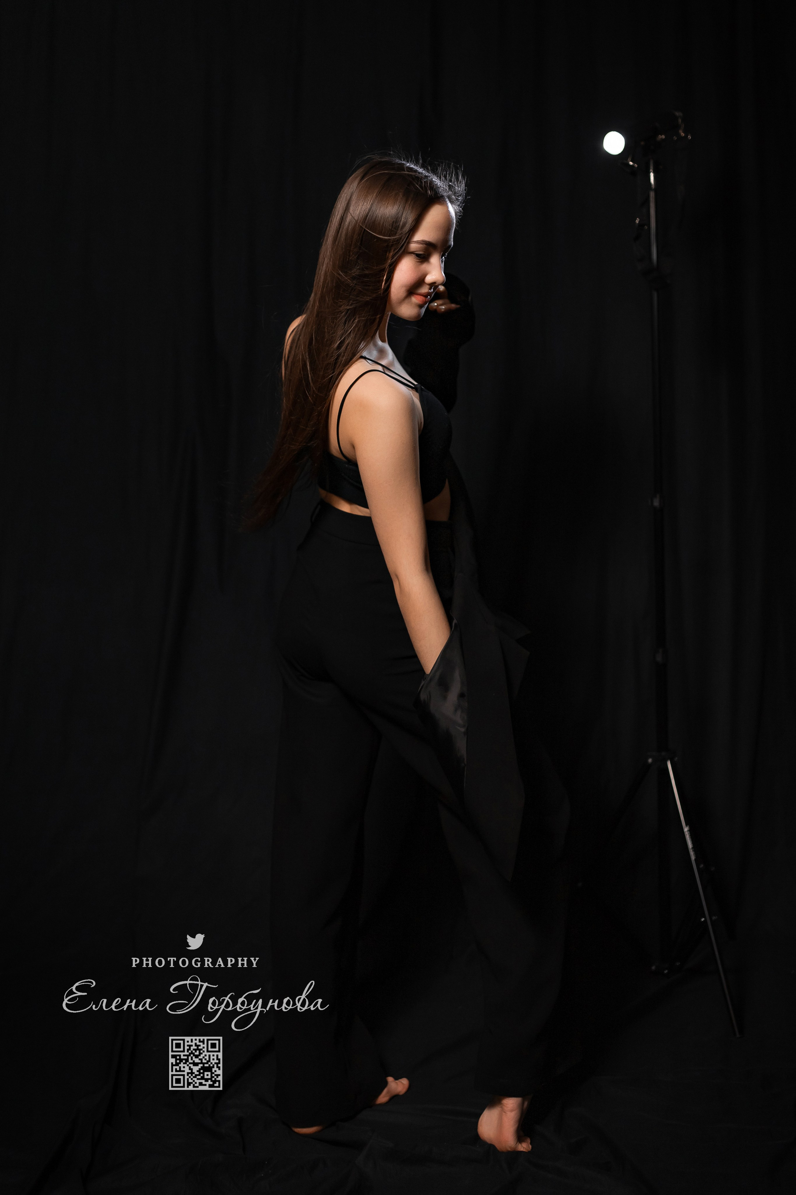 Моя студия. Полина и стул. Январь 2024. Фотограф Пермь. Свадьбы. Семья и дети, школа, д. сад. Фотокниги