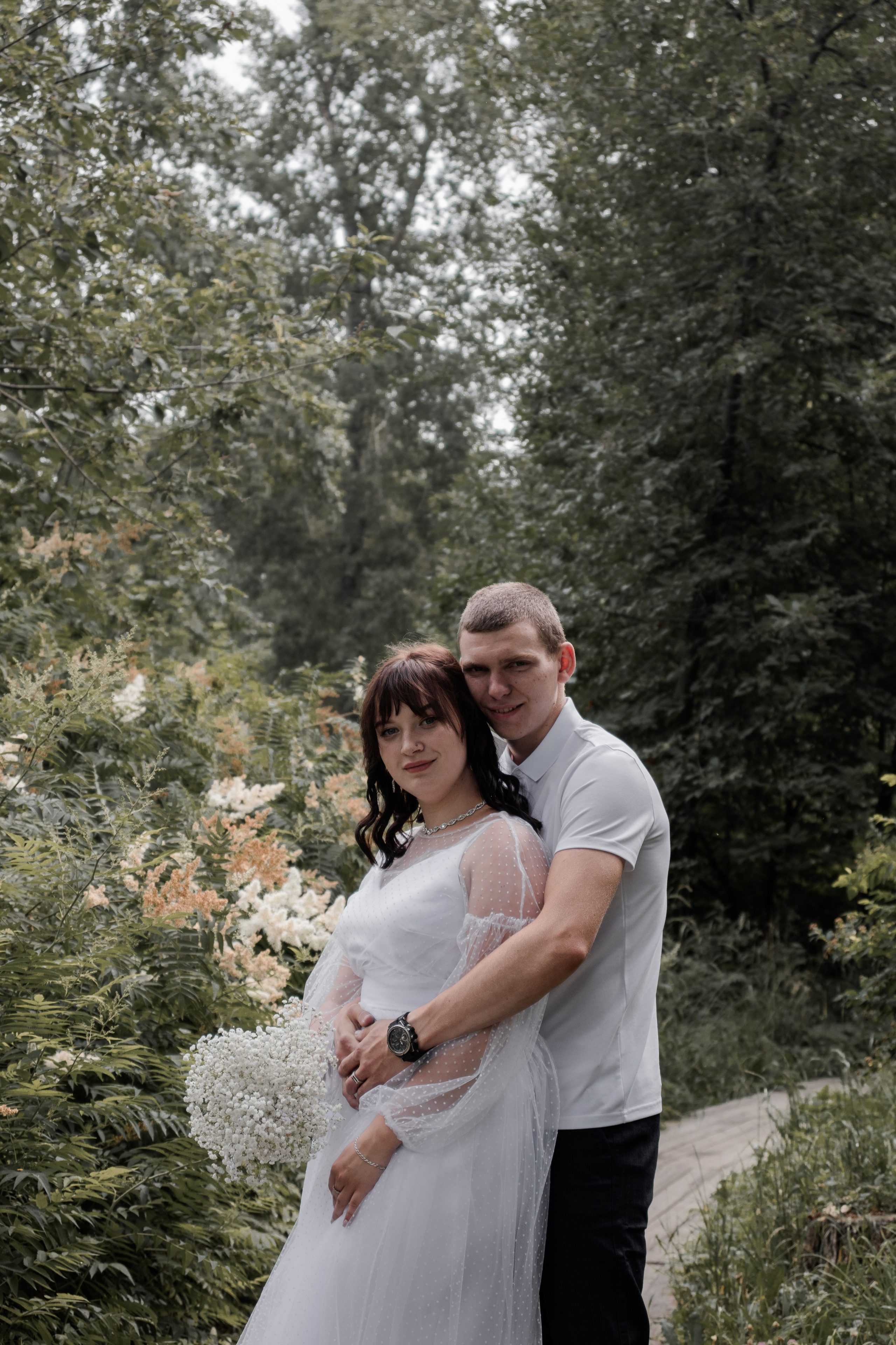 Свадебная фотосессия невесты и жениха в городе Томск