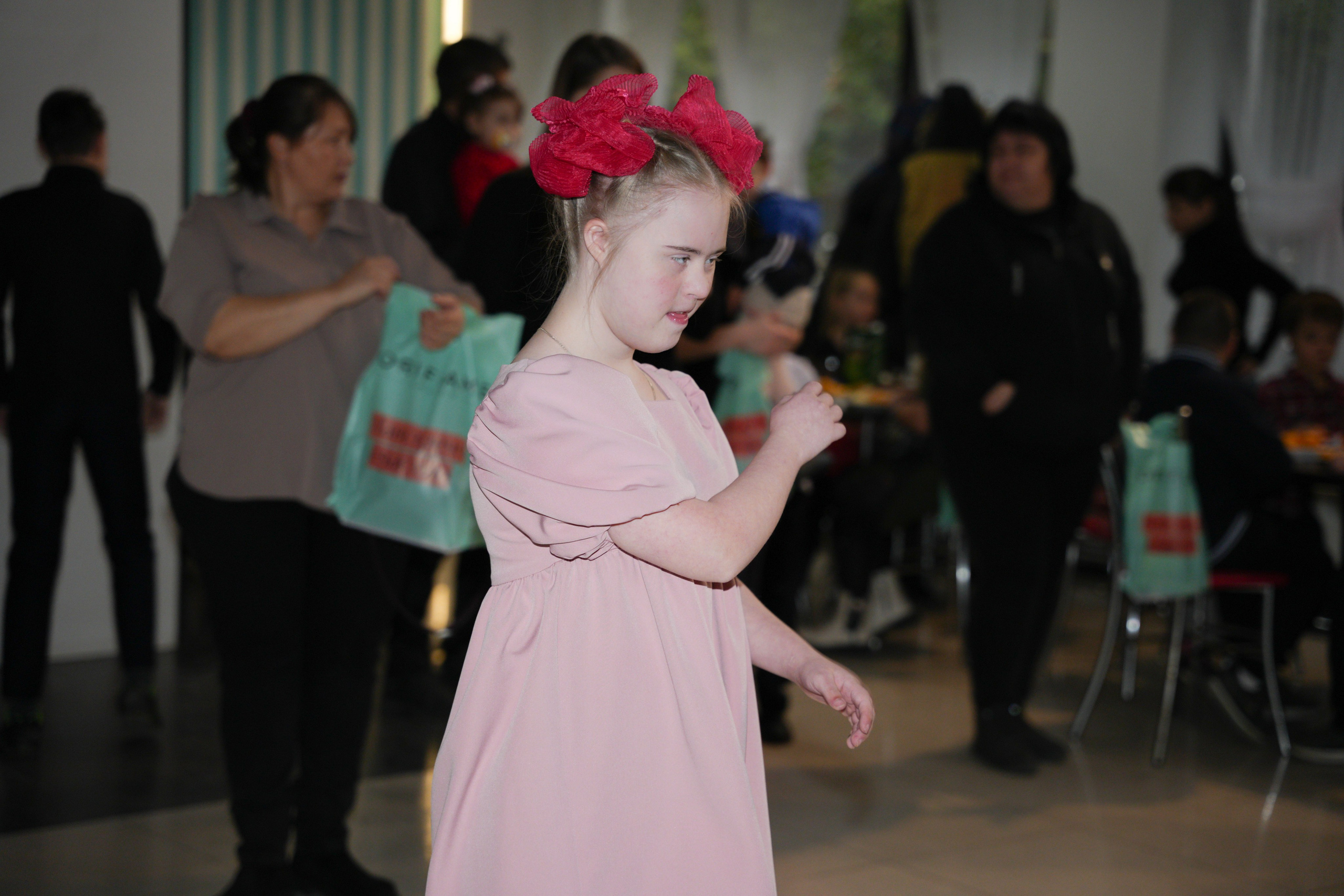 Социально —благотворительная акция «Ты в этом мире не один», посвященная Международному дню инвалидов. ВЫПУСКНЫЕ АЛЬБОМЫ, Школьный фотограф, семейный и свадебный в Саратове и области Ольга Плаксина