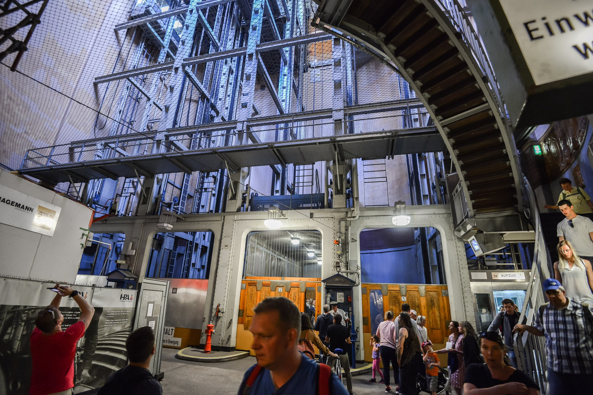 корпоратив, тимбилдинг, юбилей, Фотограф на праздник, Беларусь, минск фотограф, репортажной фотограф Беларусь,  фотограф в Минске, Алексей Матюшков, фоторепортер Беларуси, Репортажная съемка мероприятий,  день рождения, Тоннель через Эльбу