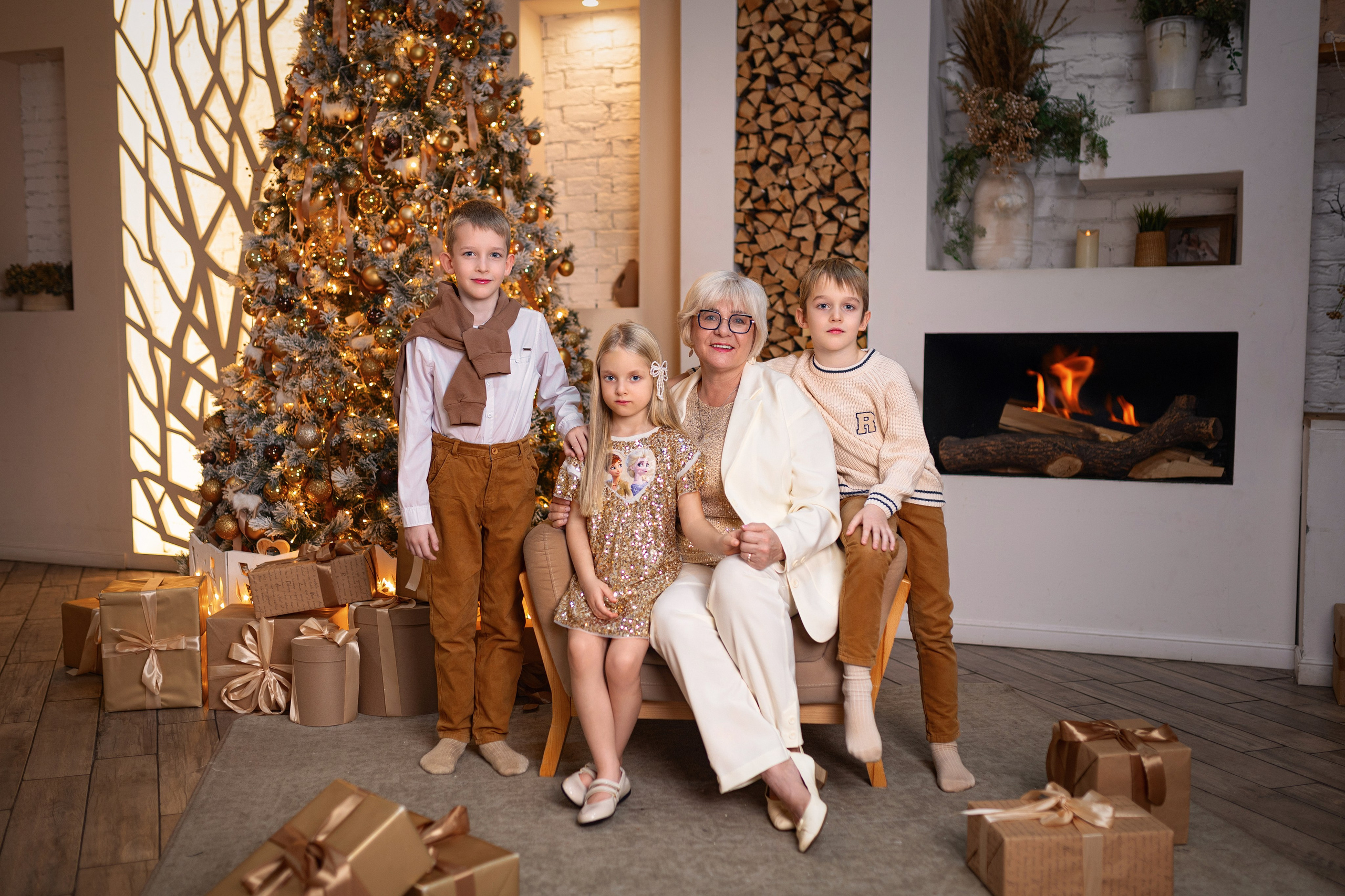 Новогодняя фотосессия в трех поколениях зал Норд. Трубинова Екатерина | Семейный фотограф | Москва