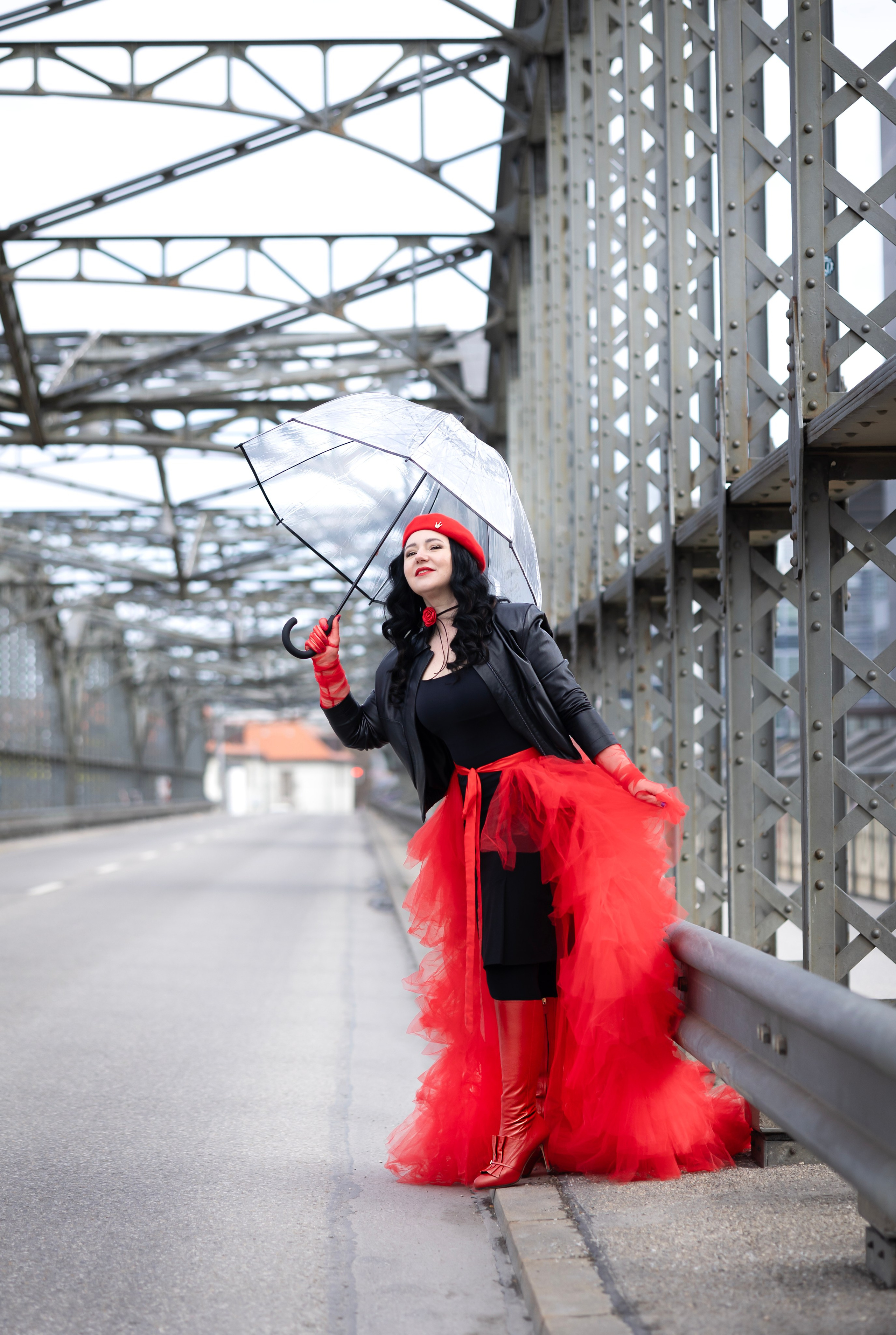 Balloons and red skirt. Photographer in Munich